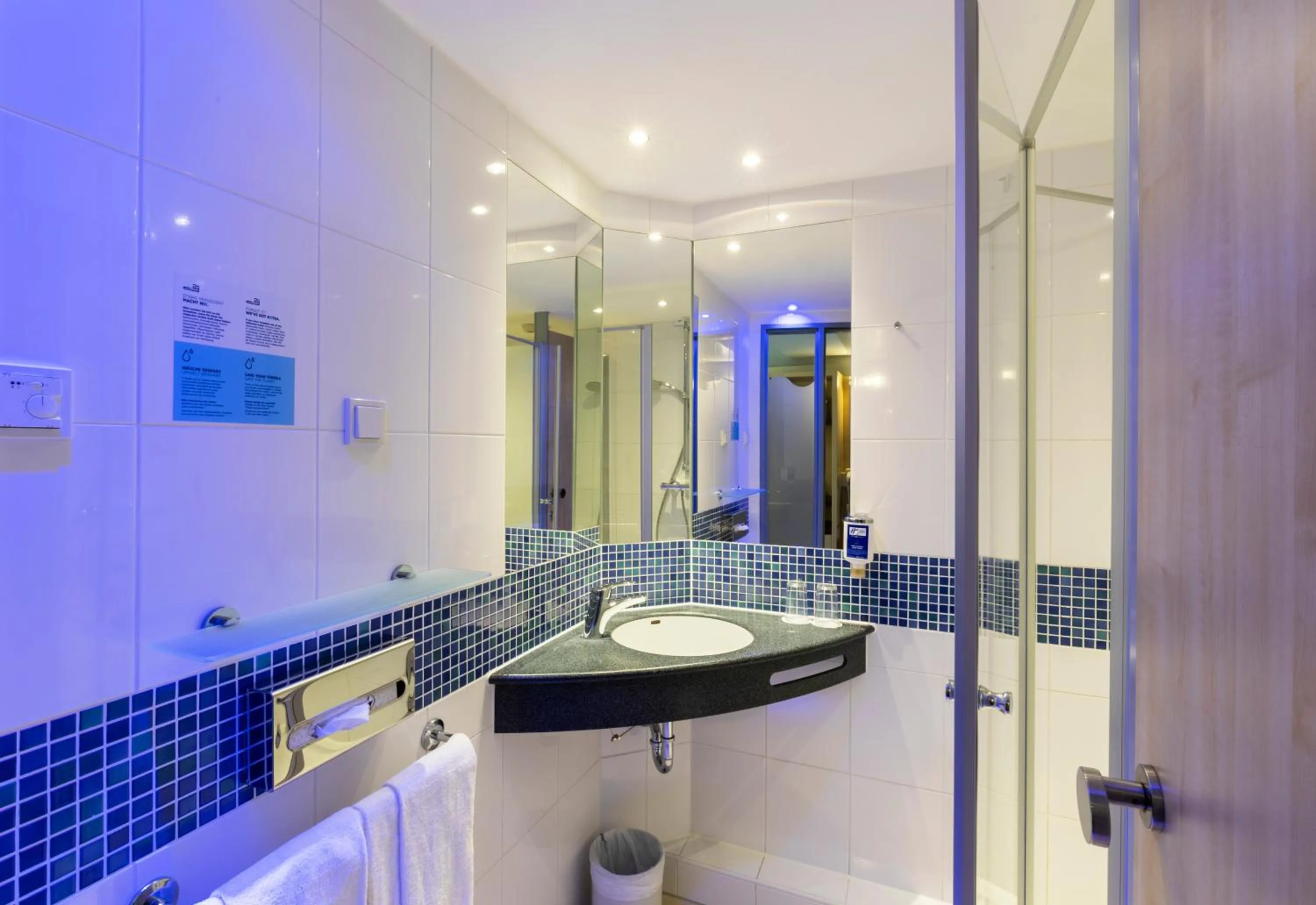 Bathroom in Holiday Inn Express Nürnberg-Schwabach