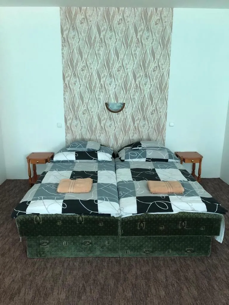 Bed in Korona Panzió