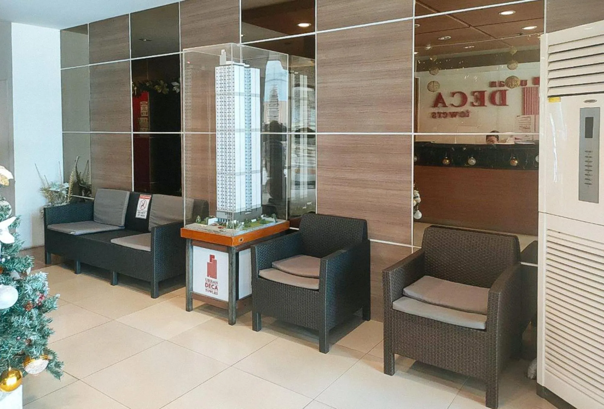 Lobby or reception in Eimy's Place at Urban Deca Mandaluyong by RedDoorz