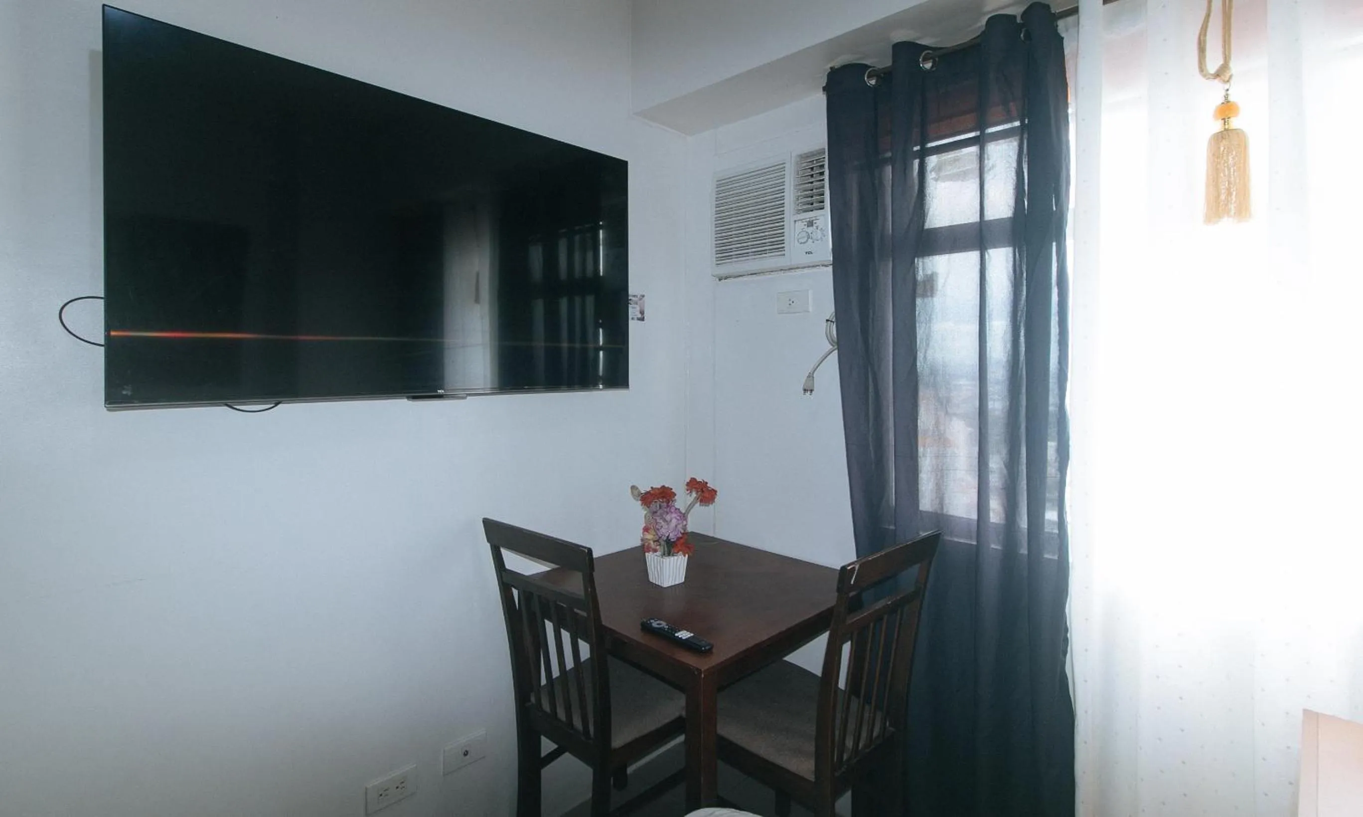 TV and multimedia in Eimy's Place at Urban Deca Mandaluyong by RedDoorz