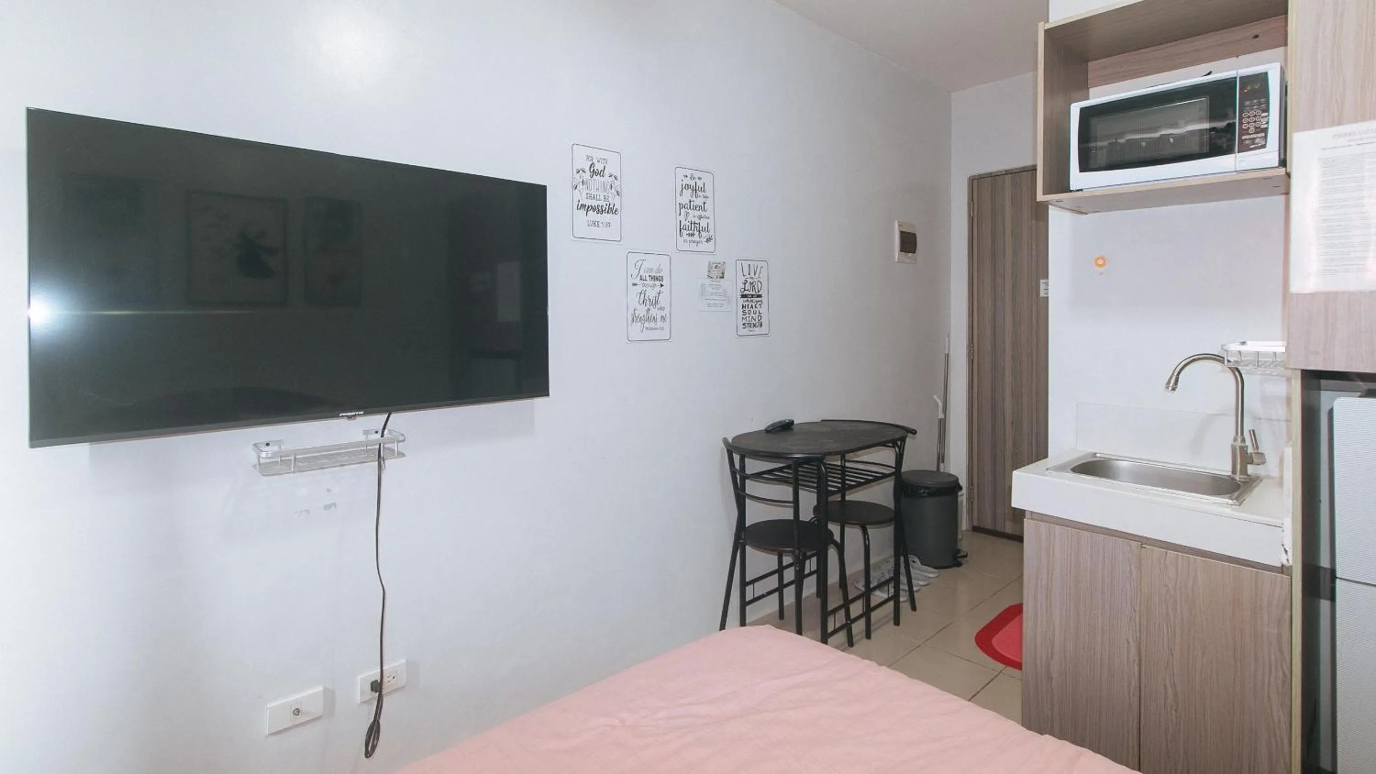 TV and multimedia in Eimy's Place at Urban Deca Mandaluyong by RedDoorz