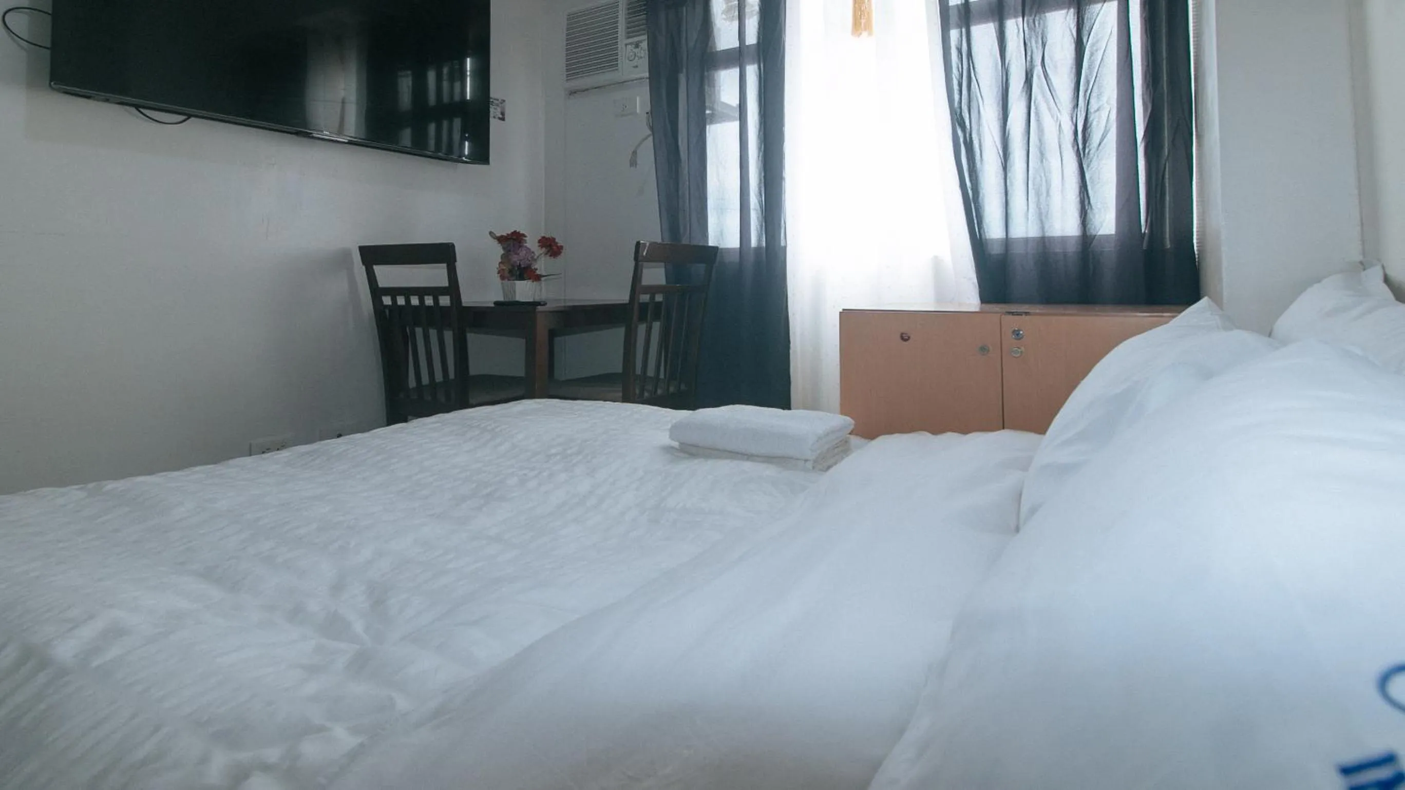 Bedroom, Bed in Eimy's Place at Urban Deca Mandaluyong by RedDoorz