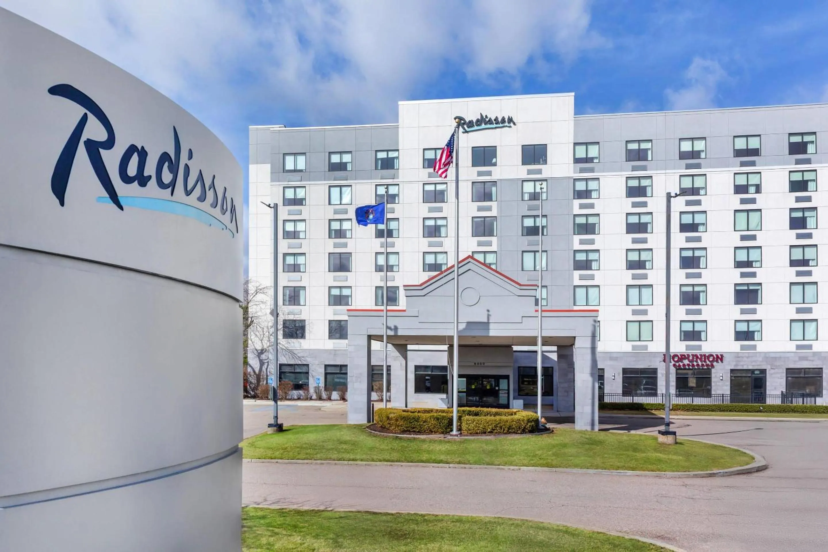 Property building in Radisson Hotel Detroit Metro Airport