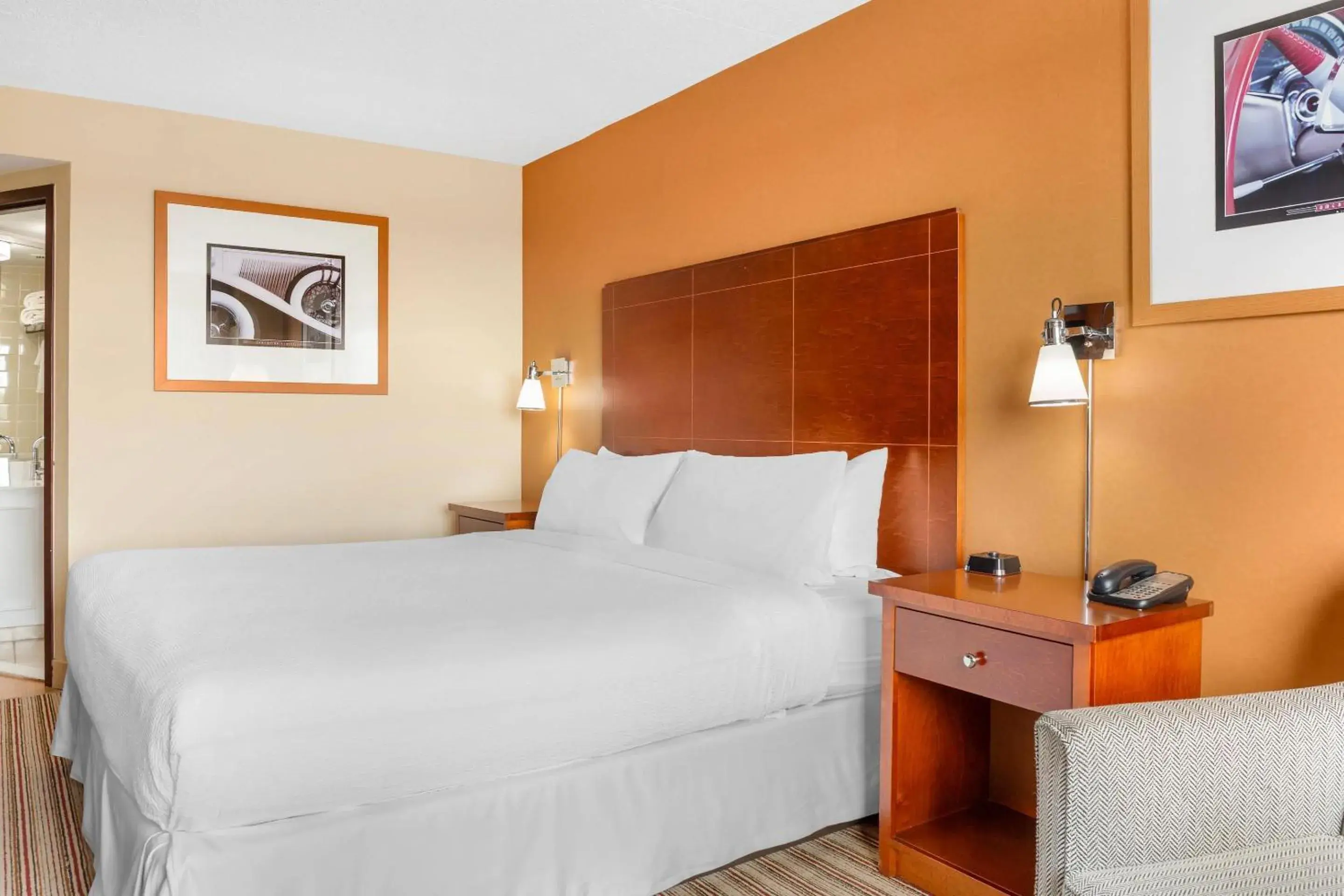 Bedroom, Bed in Radisson Hotel Detroit Metro Airport Bedroom, Bed in Radisson Hotel Detroit Metro Airport