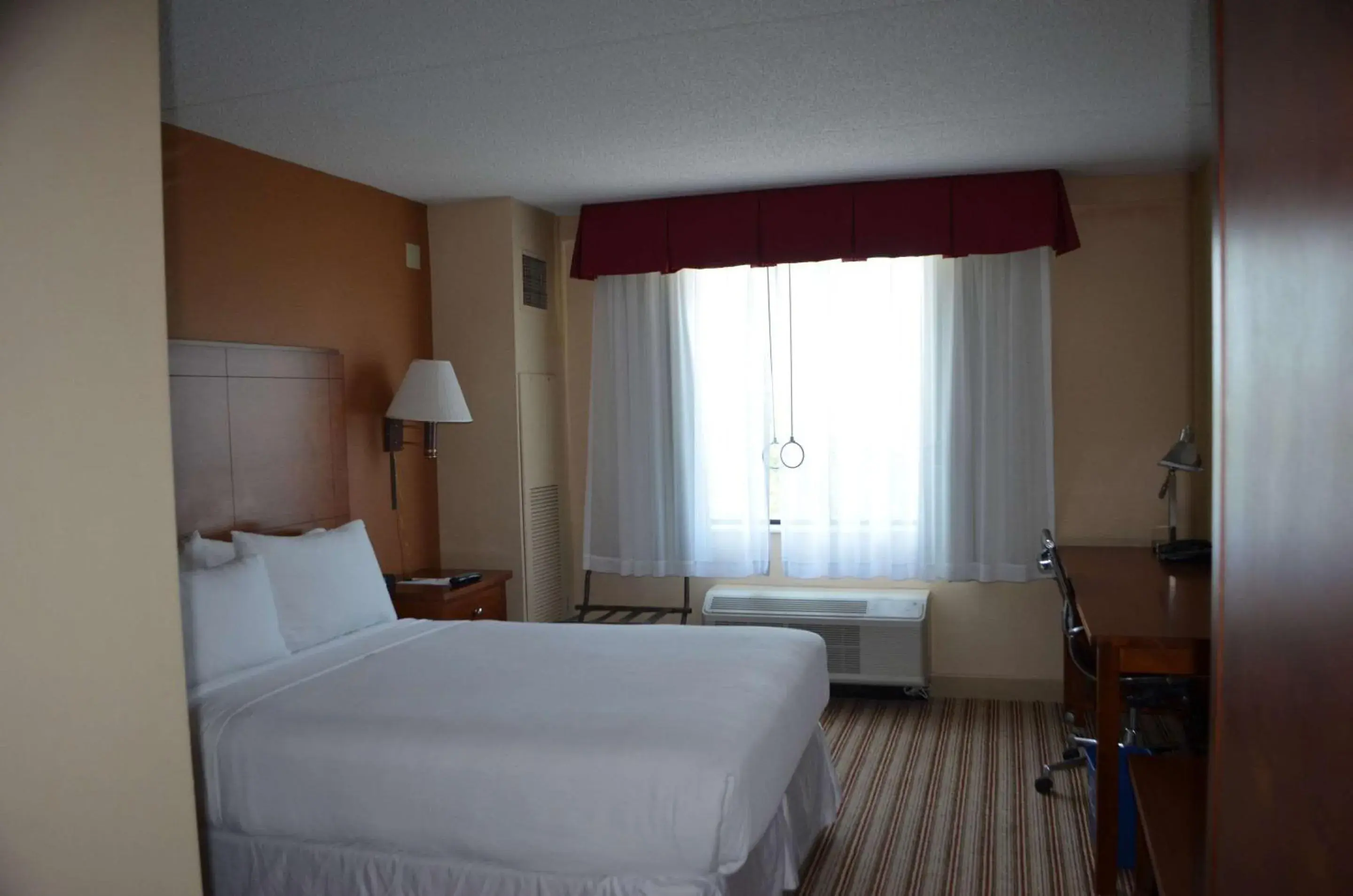 Bedroom, Bed in Radisson Hotel Detroit Metro Airport Bedroom, Bed in Radisson Hotel Detroit Metro Airport