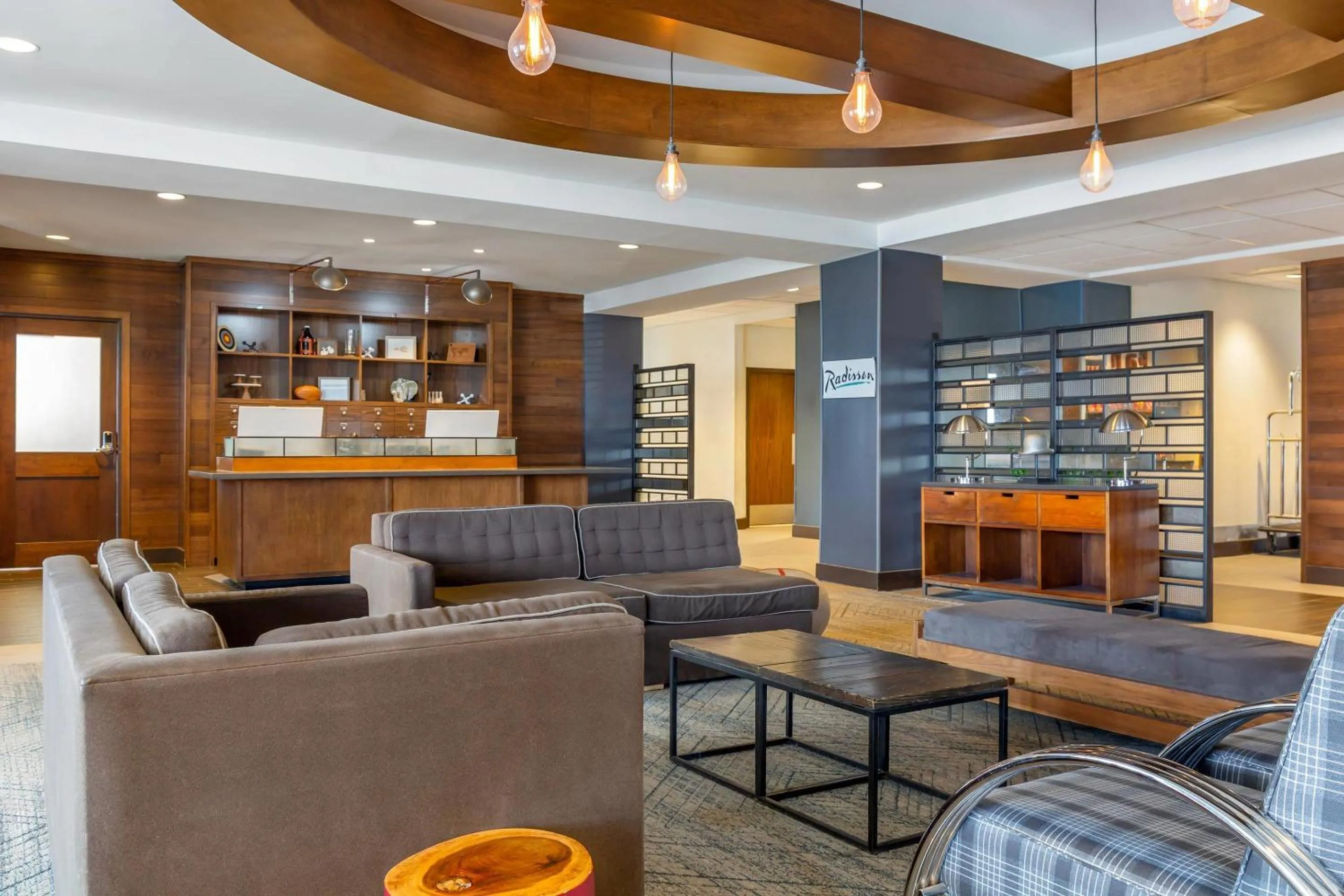 Lobby or reception in Radisson Hotel Detroit Metro Airport