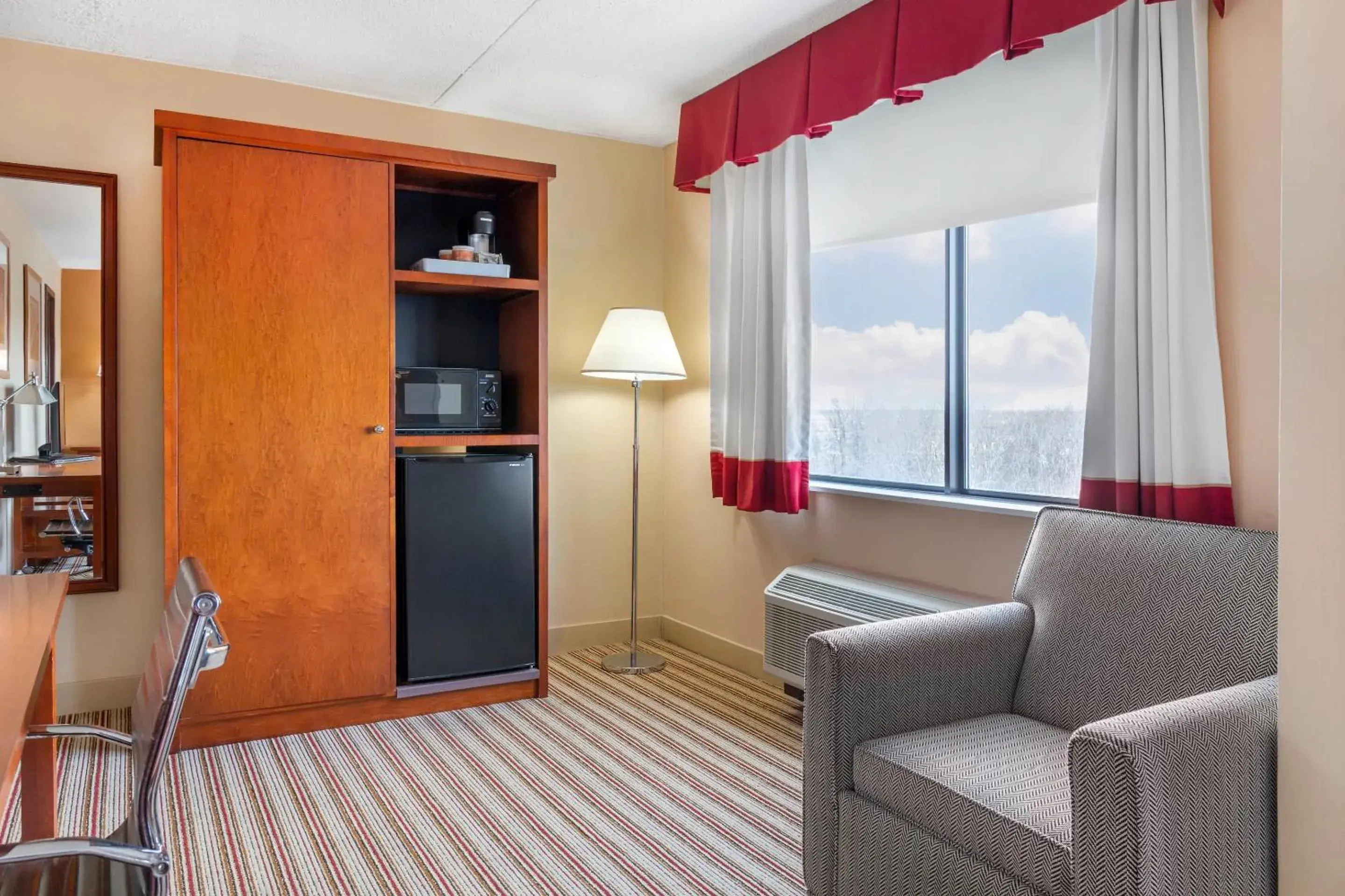 Bedroom in Radisson Hotel Detroit Metro Airport Bedroom in Radisson Hotel Detroit Metro Airport