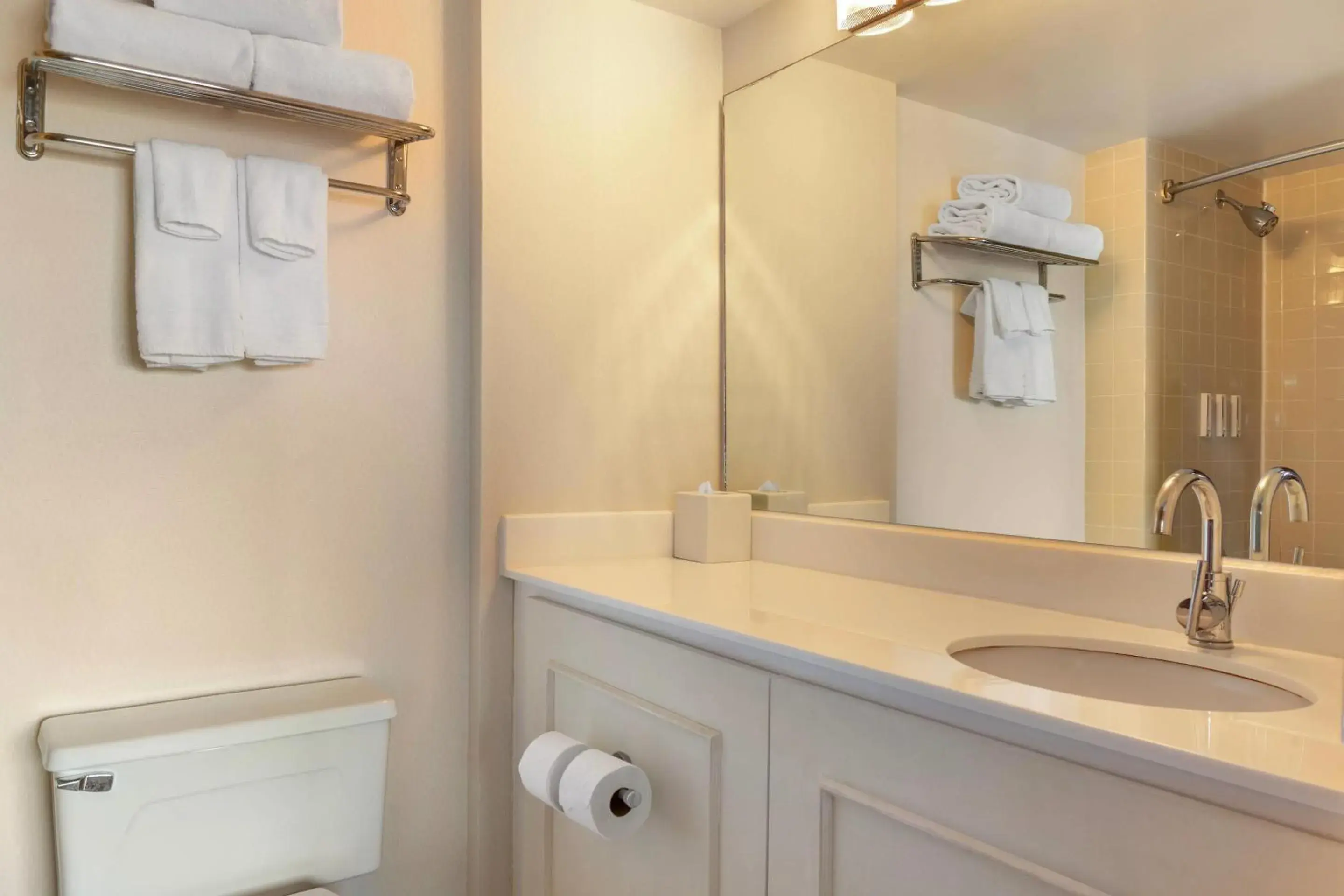 Bedroom in Radisson Hotel Detroit Metro Airport Bedroom in Radisson Hotel Detroit Metro Airport