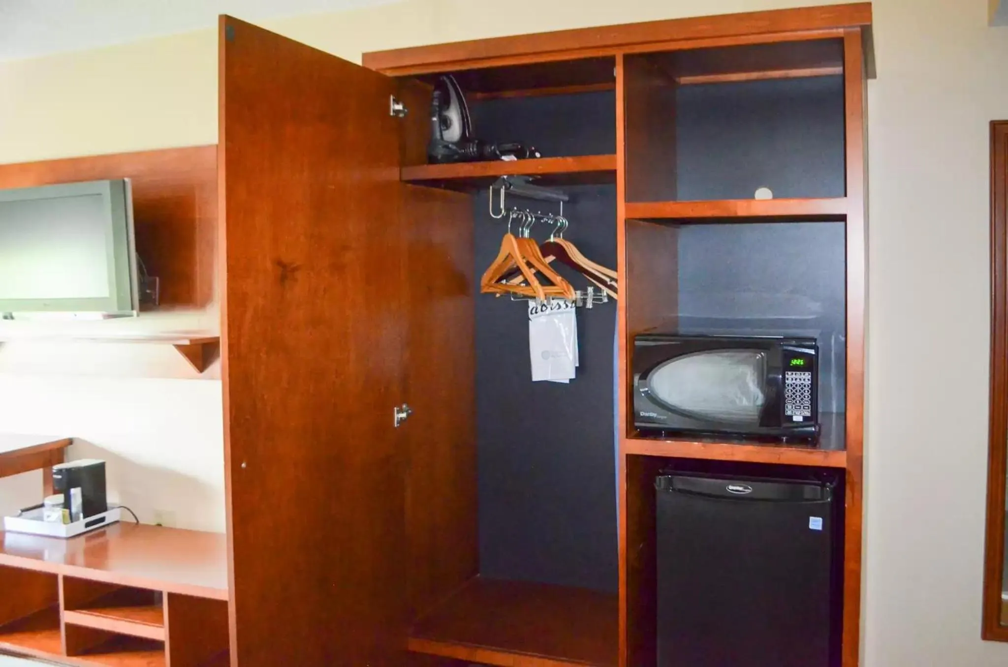 furniture in Radisson Hotel Detroit Metro Airport