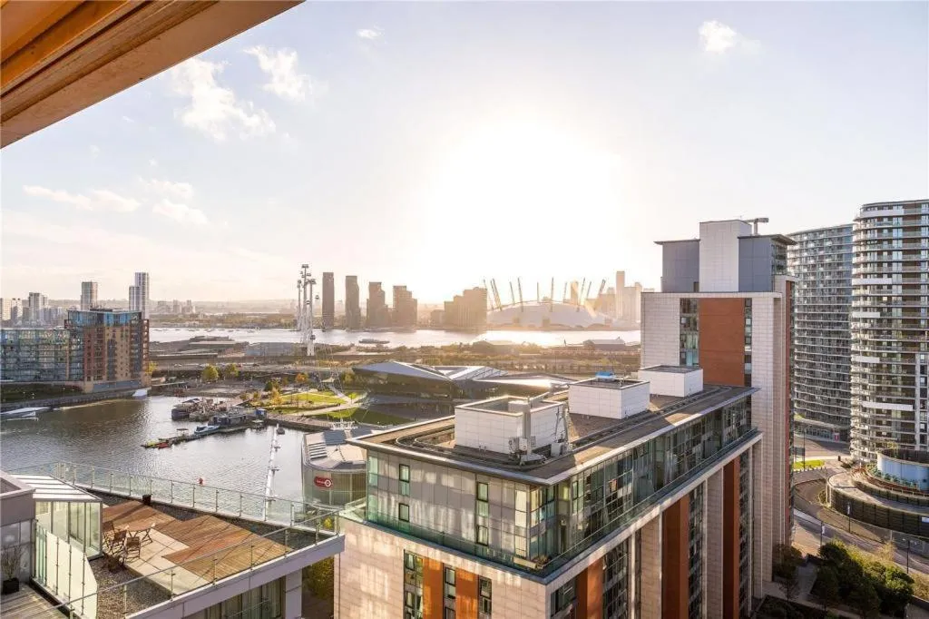 Two Bedroom Apartment - London ExCeL Stays