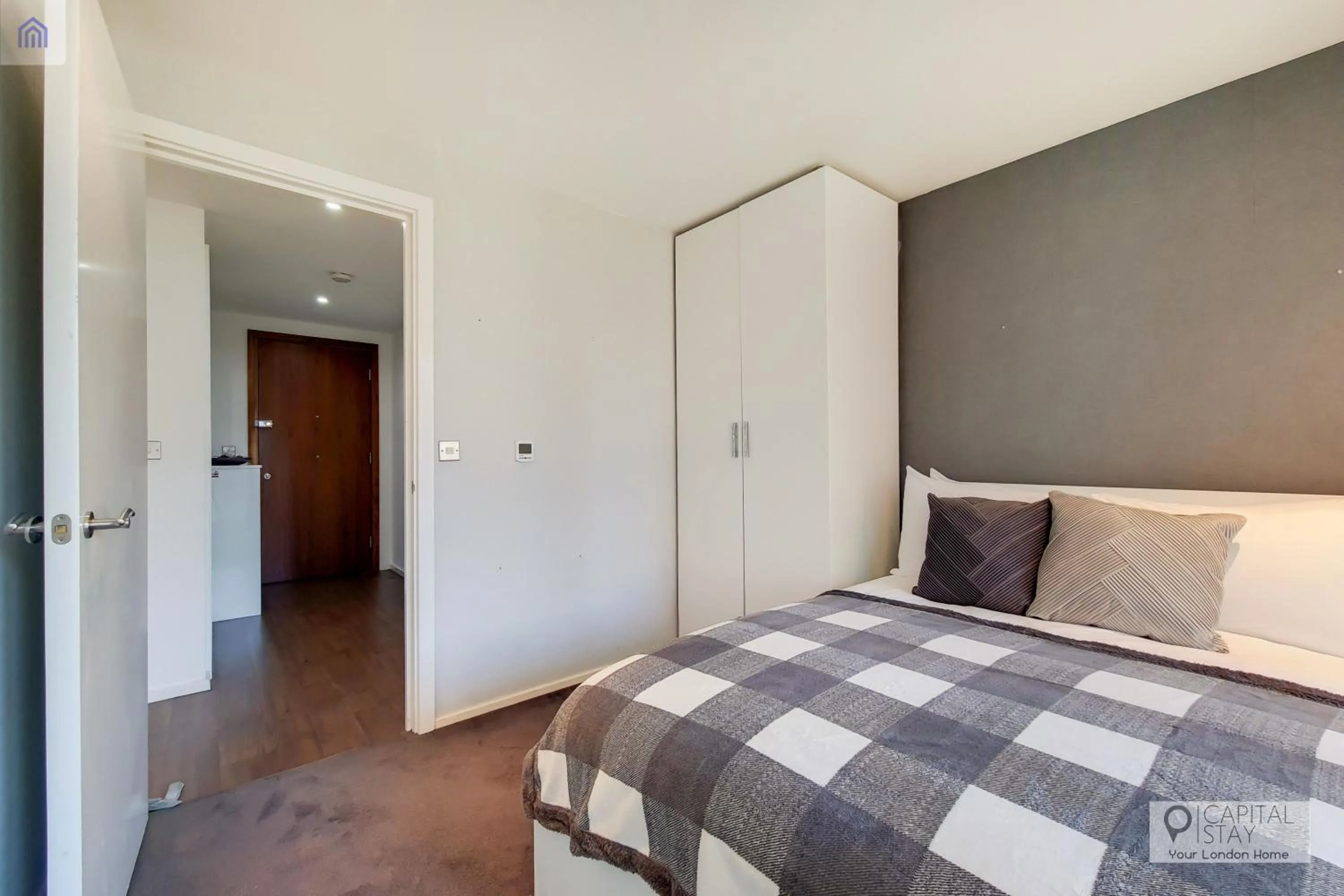 Bed in Two Bedroom Apartment - London ExCeL Stays