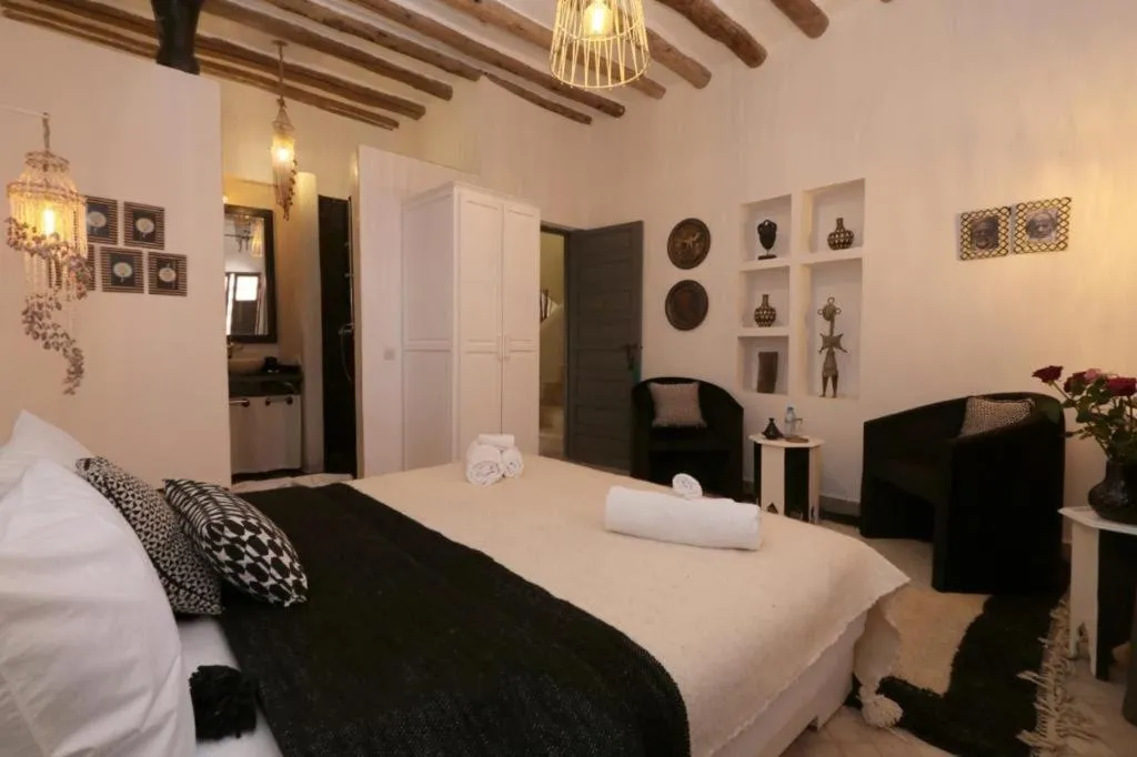 Bed in Riad 103 Medina Pool and Hammam