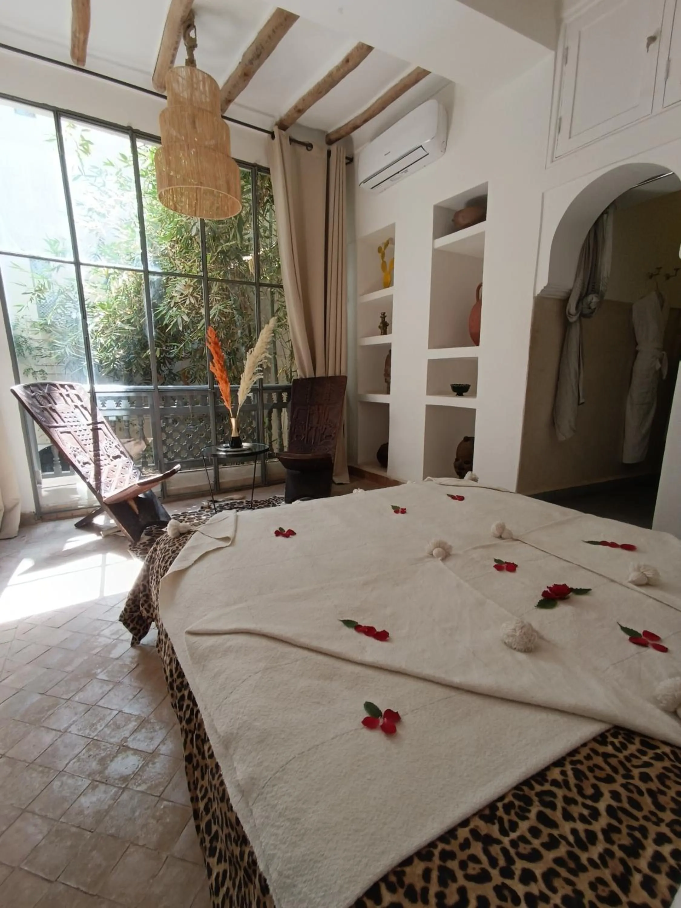 Bed in Riad 103 Medina Pool and Hammam