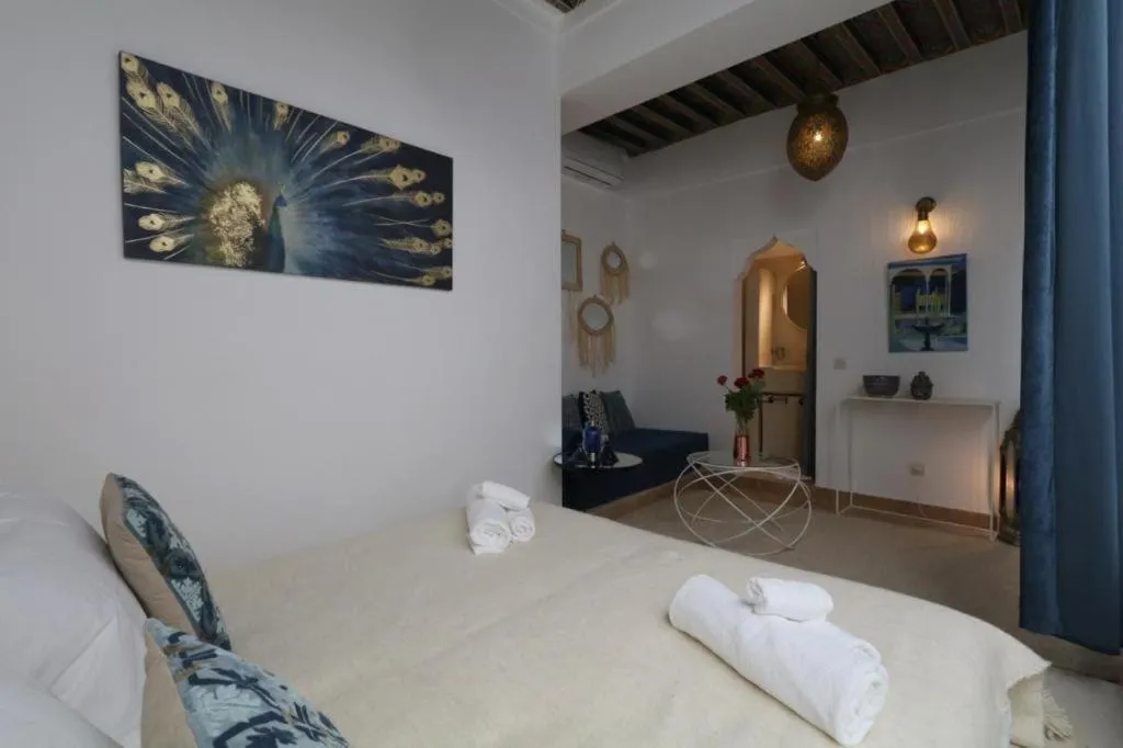 Bed in Riad 103 Medina Pool and Hammam