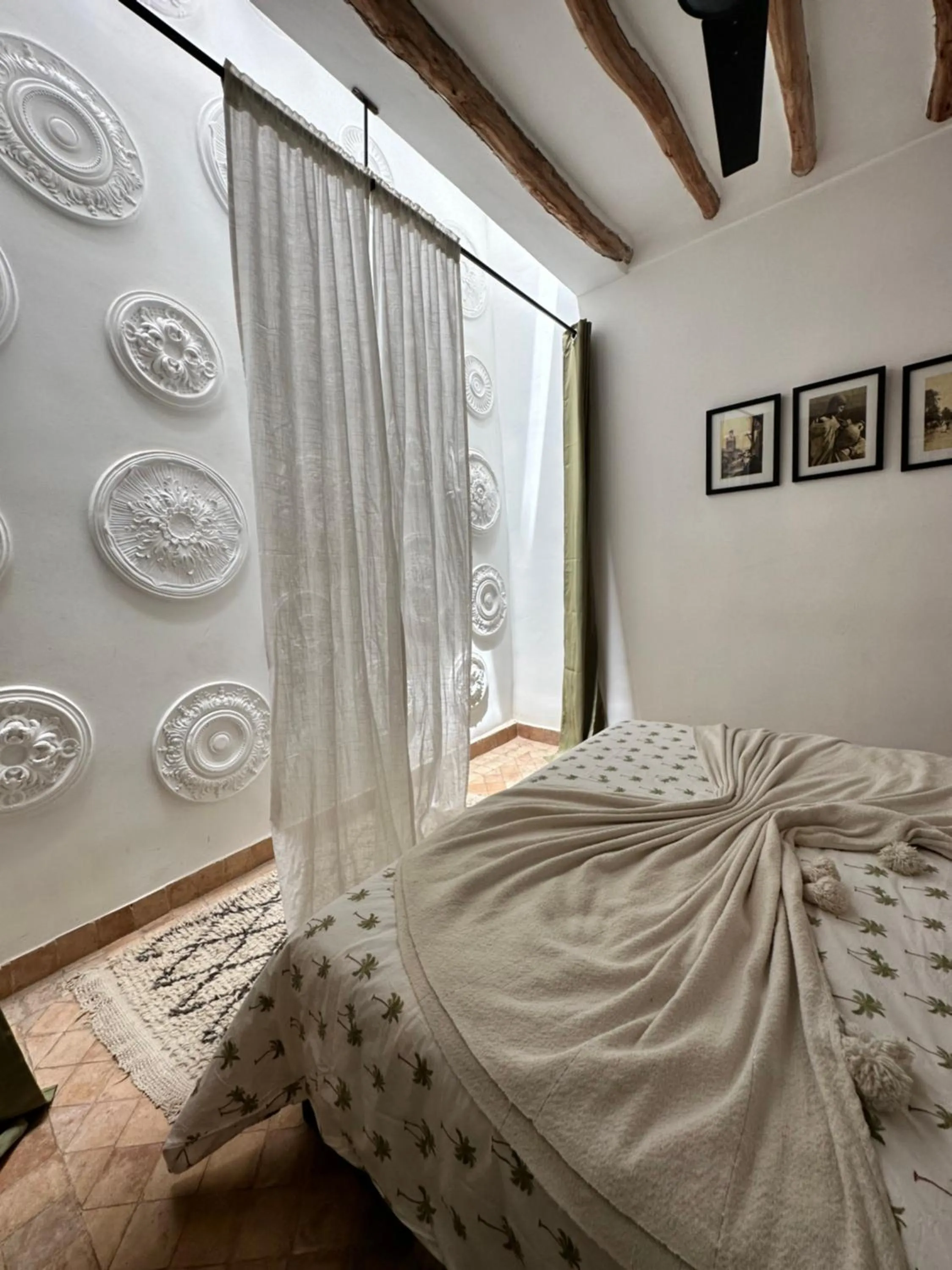 Bed in Riad 103 Medina Pool and Hammam