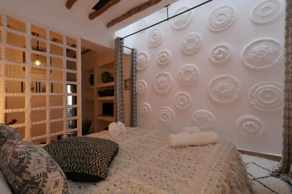 Bed in Riad 103 Medina Pool and Hammam