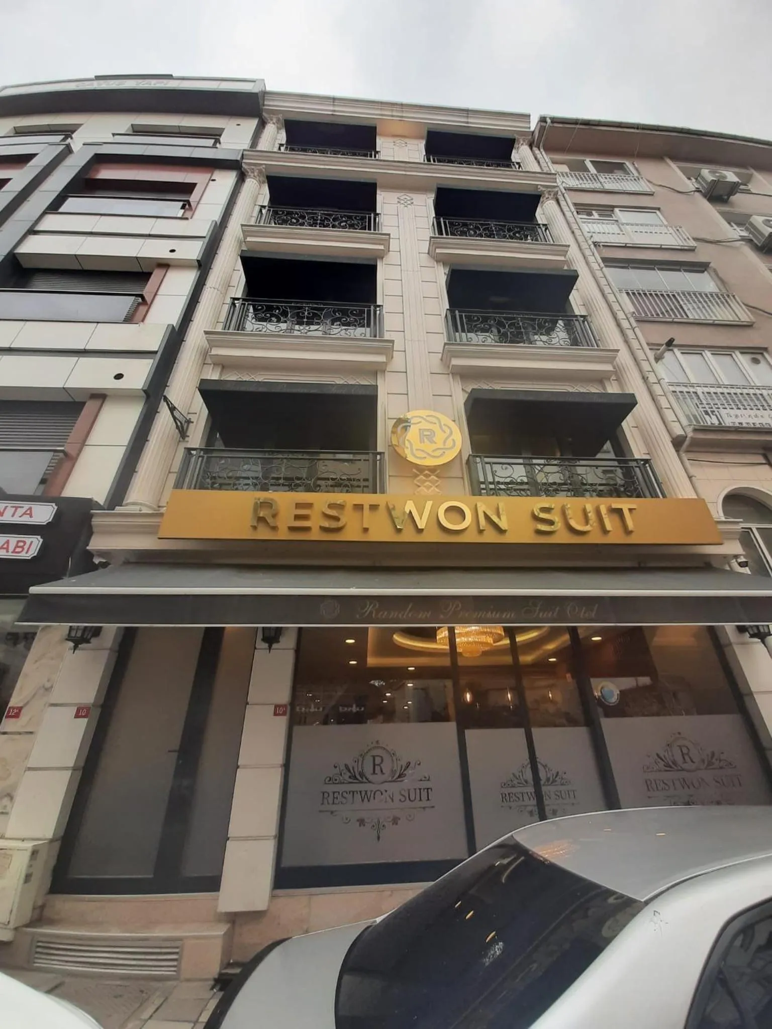 Facade/entrance in RESTWON SUIT