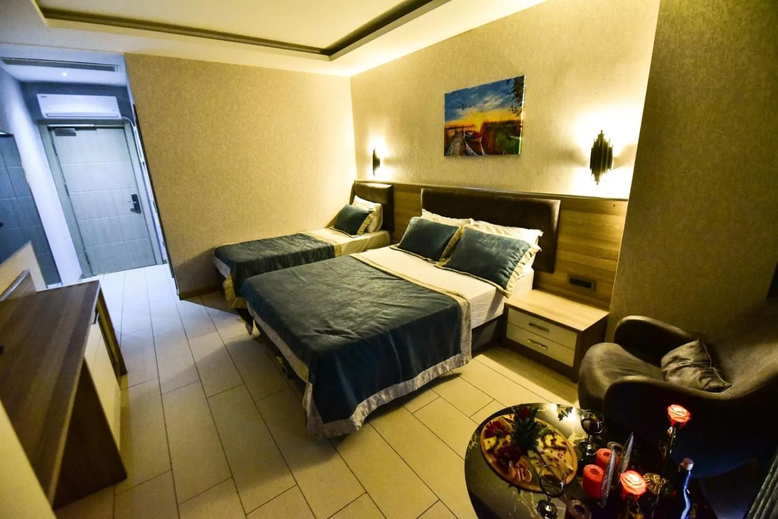 Photo of the whole room in RESTWON SUIT