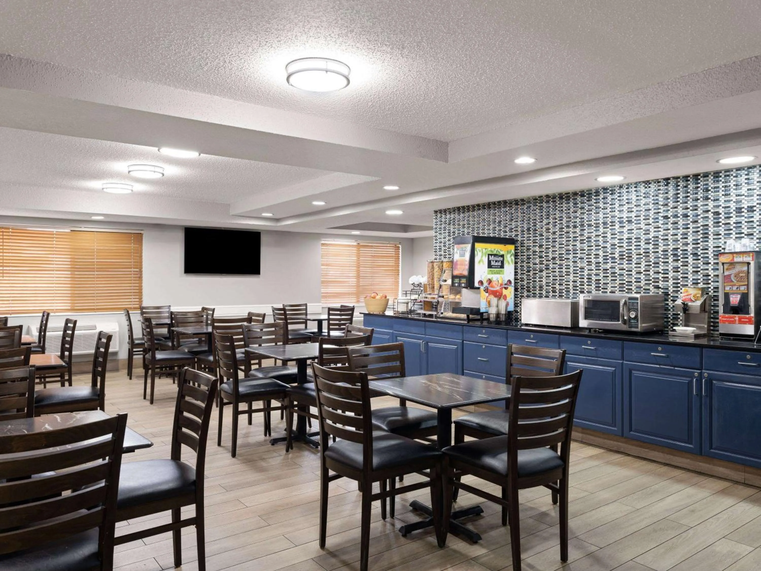 Breakfast in AmericInn by Wyndham Shakopee Near Canterbury Park