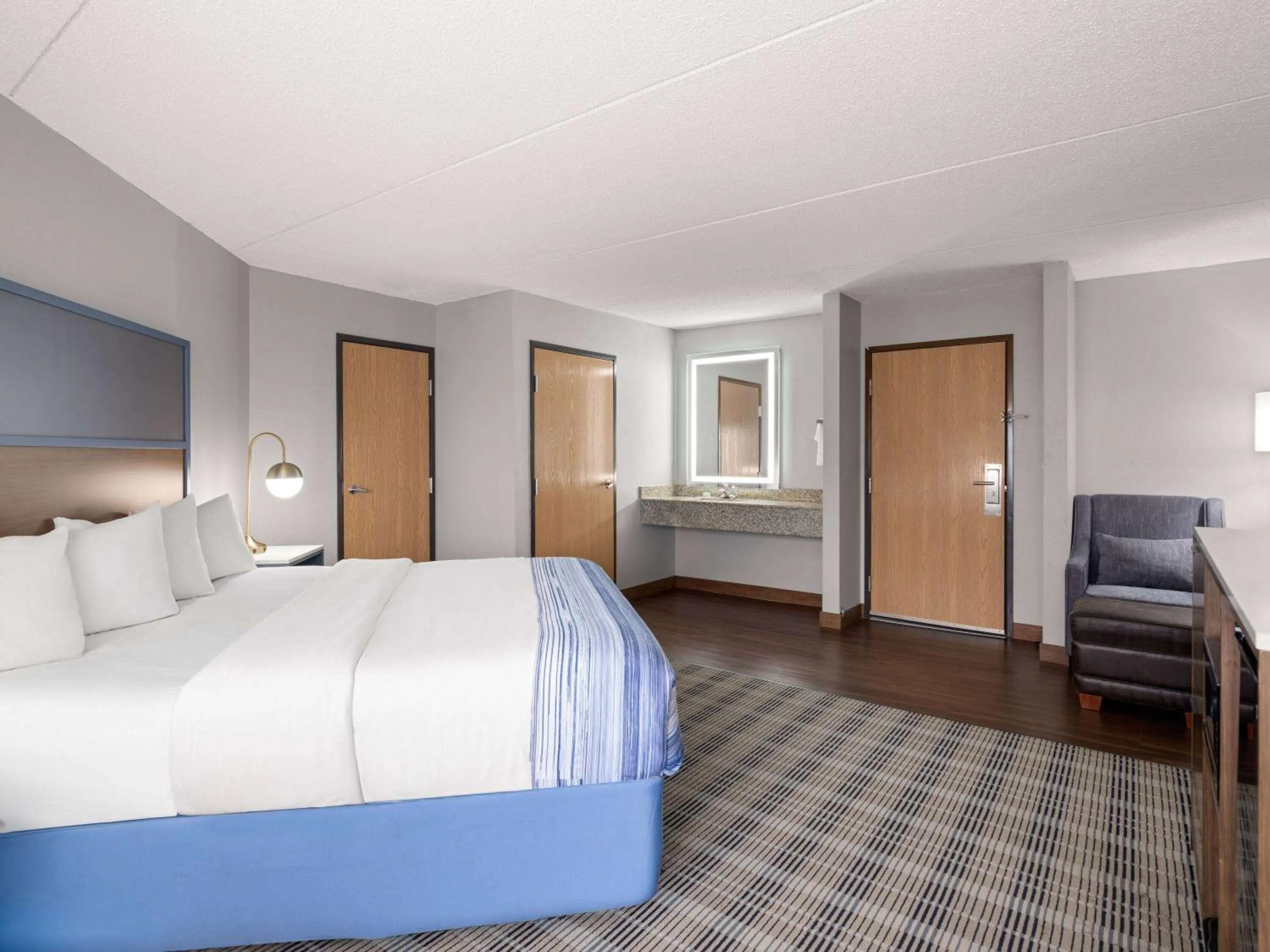 Photo of the whole room, Bed in AmericInn by Wyndham Shakopee Near Canterbury Park