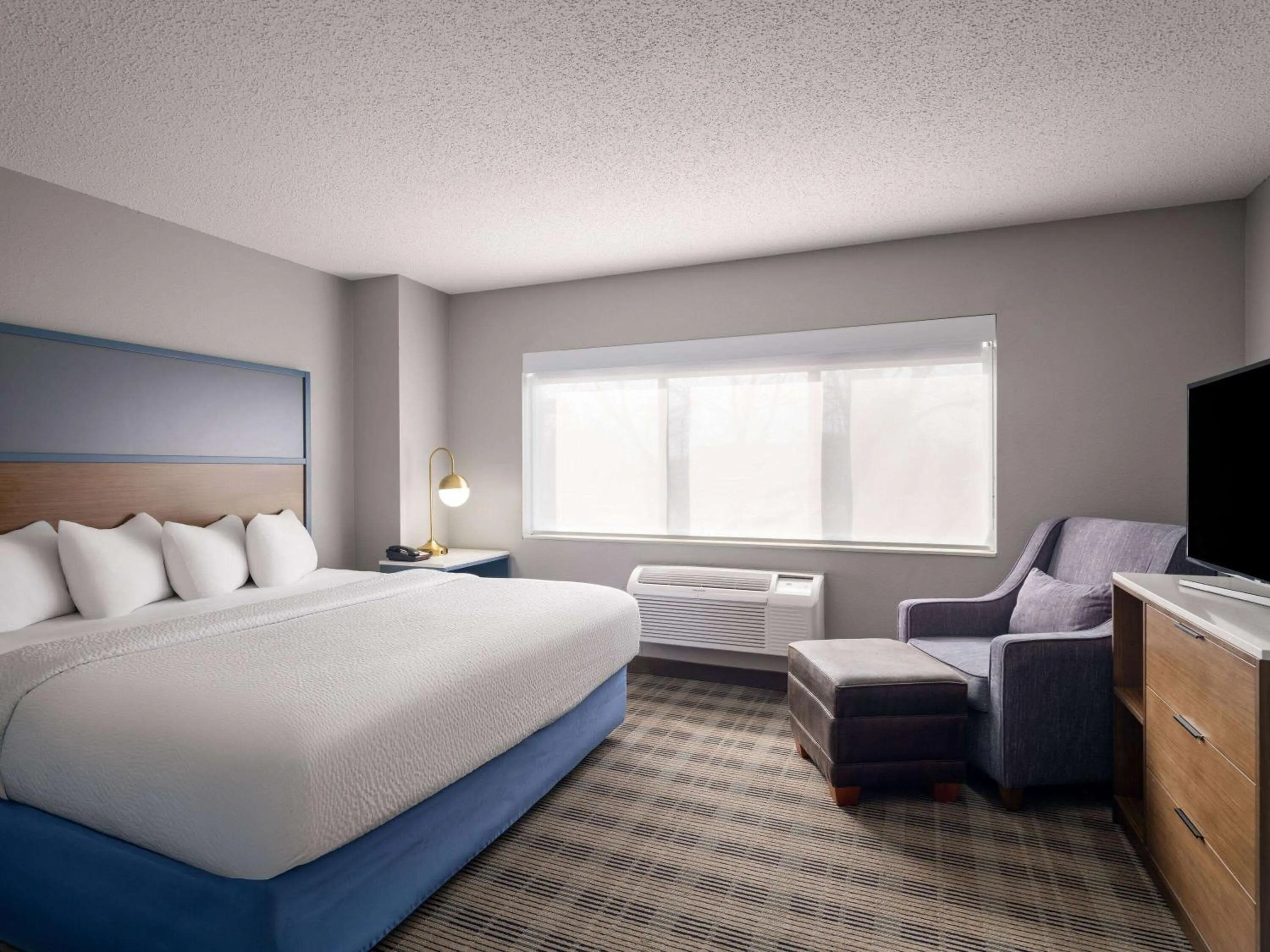 Photo of the whole room, Bed in AmericInn by Wyndham Shakopee Near Canterbury Park