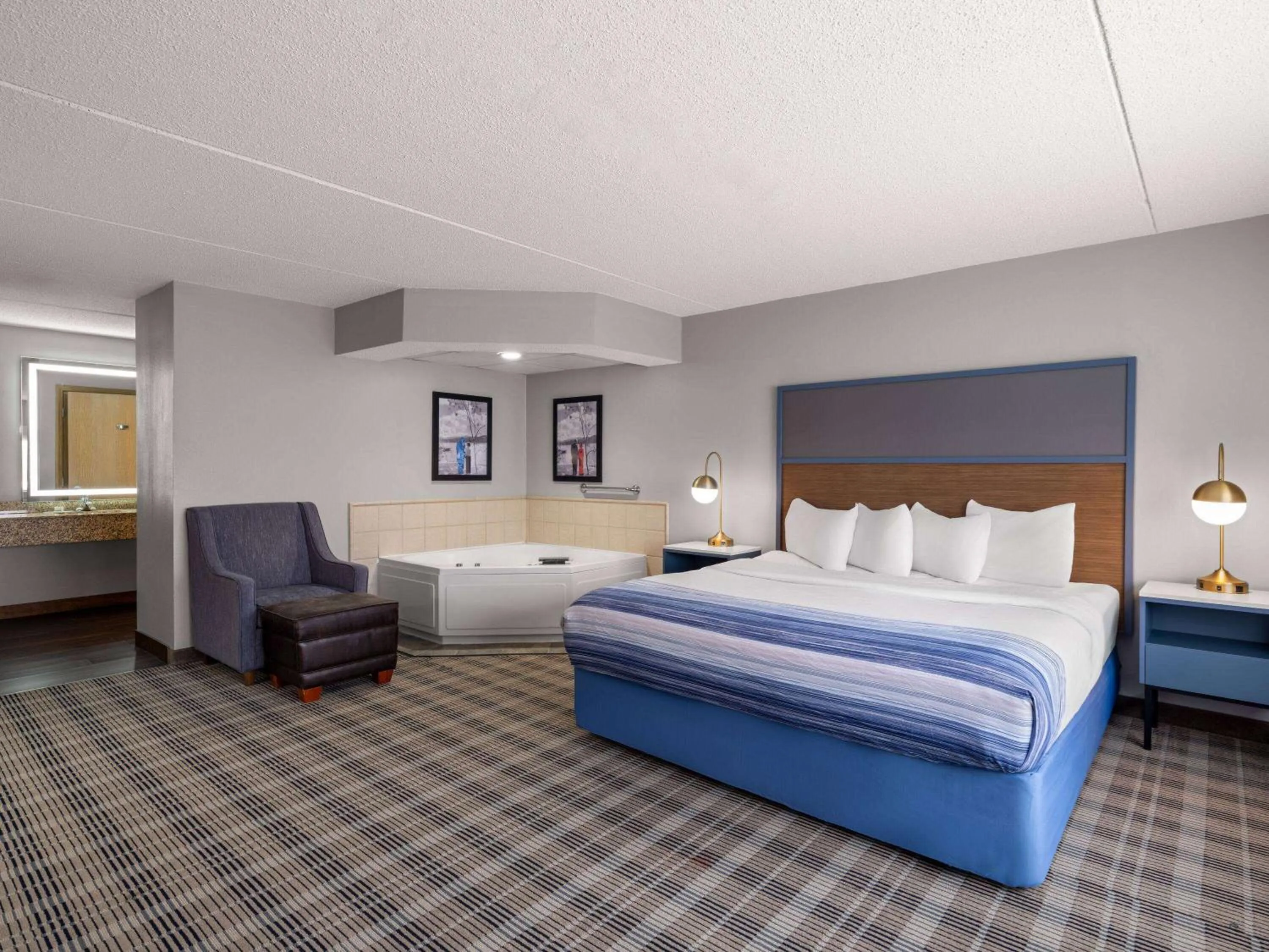 Bath, Bed in AmericInn by Wyndham Shakopee Near Canterbury Park