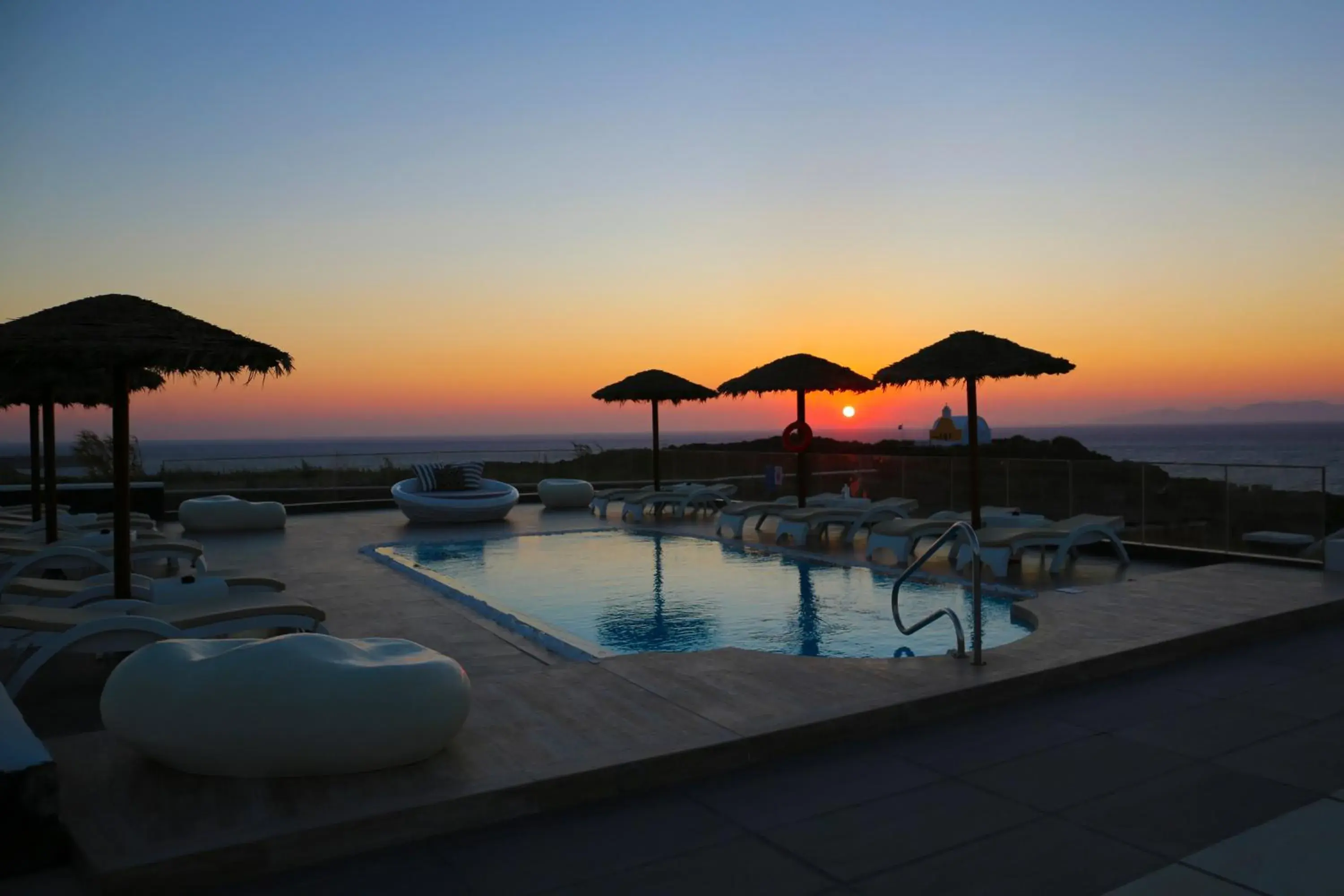 Swimming pool in Oia Sunset Villas Swimming pool in Oia Sunset Villas