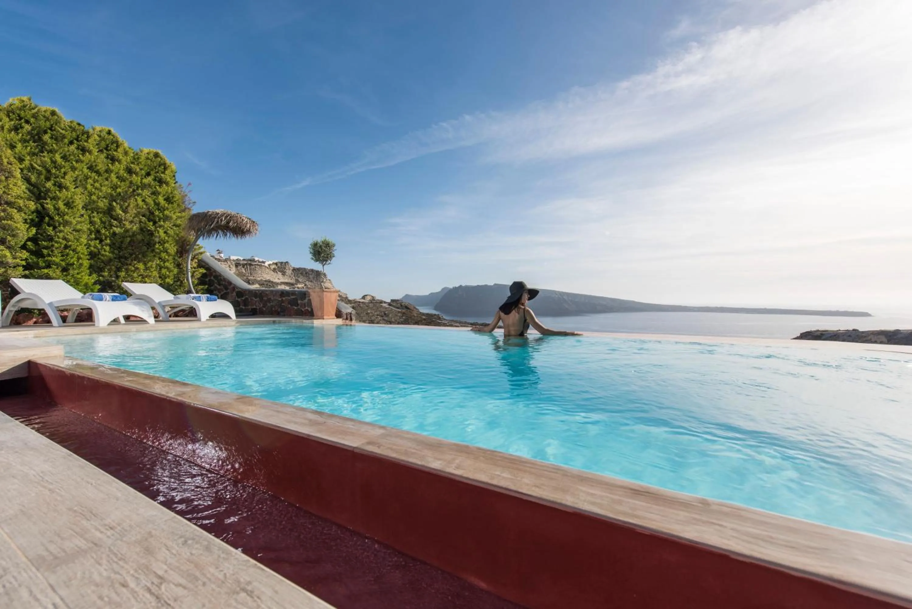 Swimming pool in Oia Sunset Villas