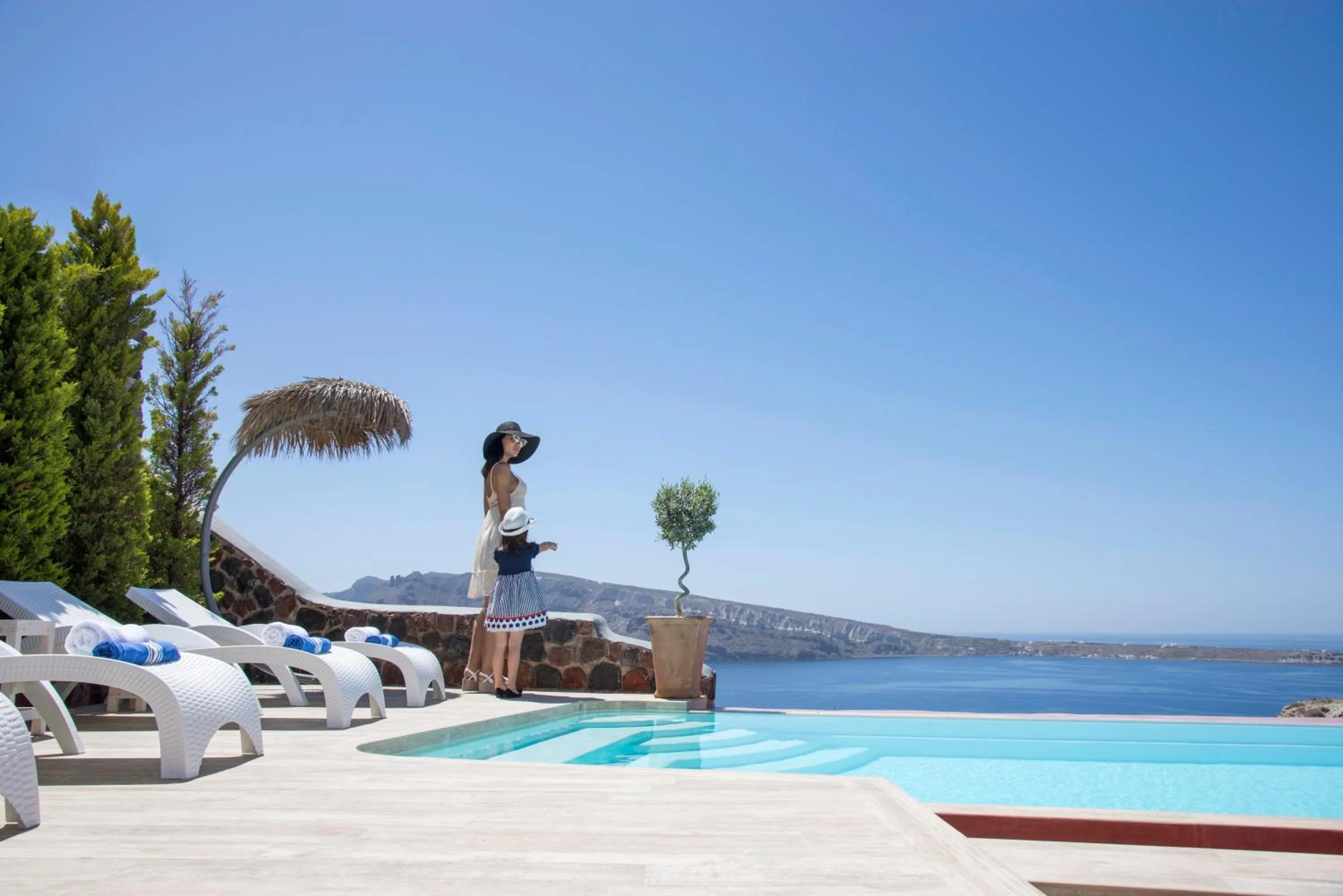 Swimming pool in Oia Sunset Villas