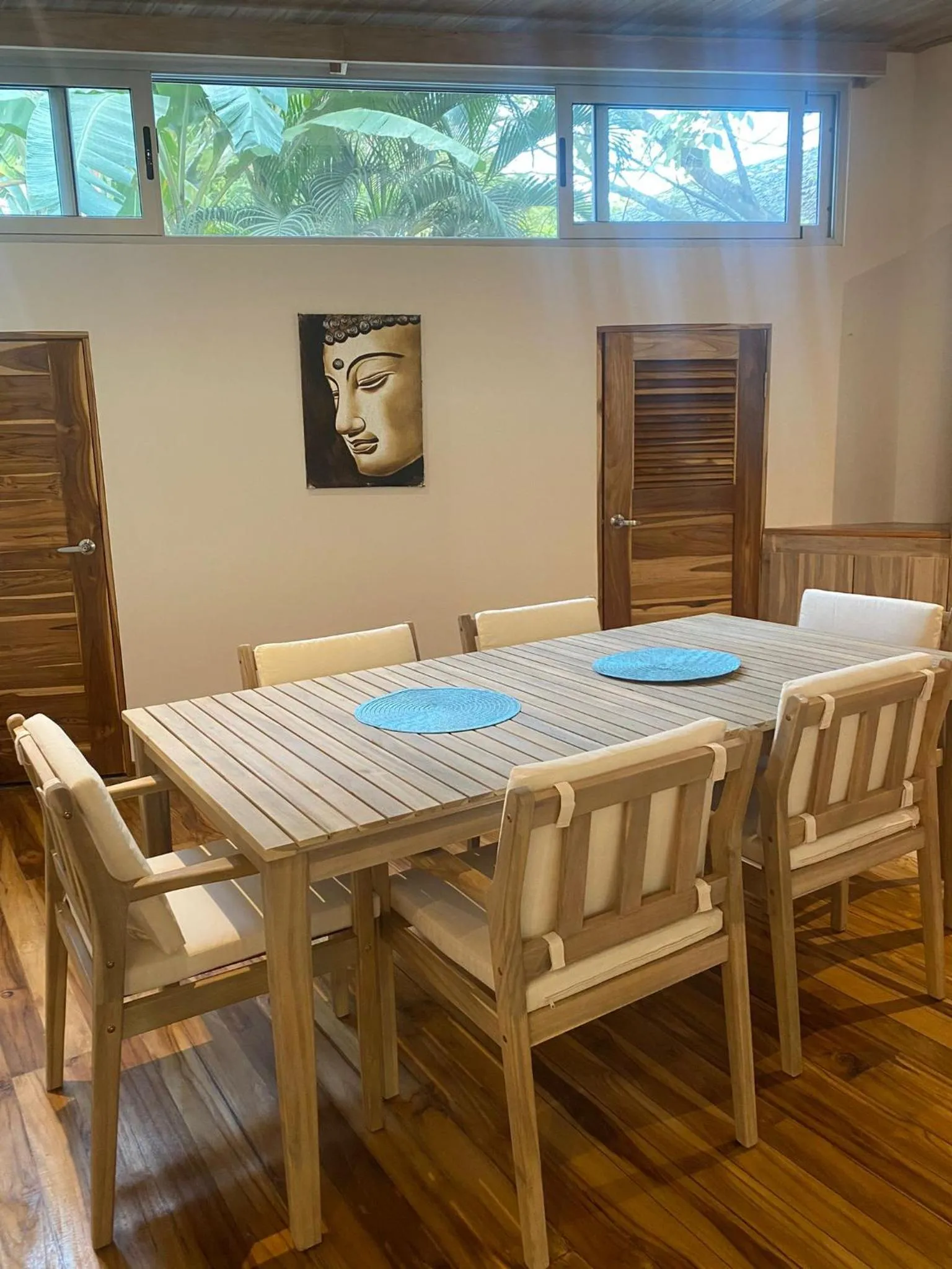 Dining area in Iluminar Beachfront Suites
