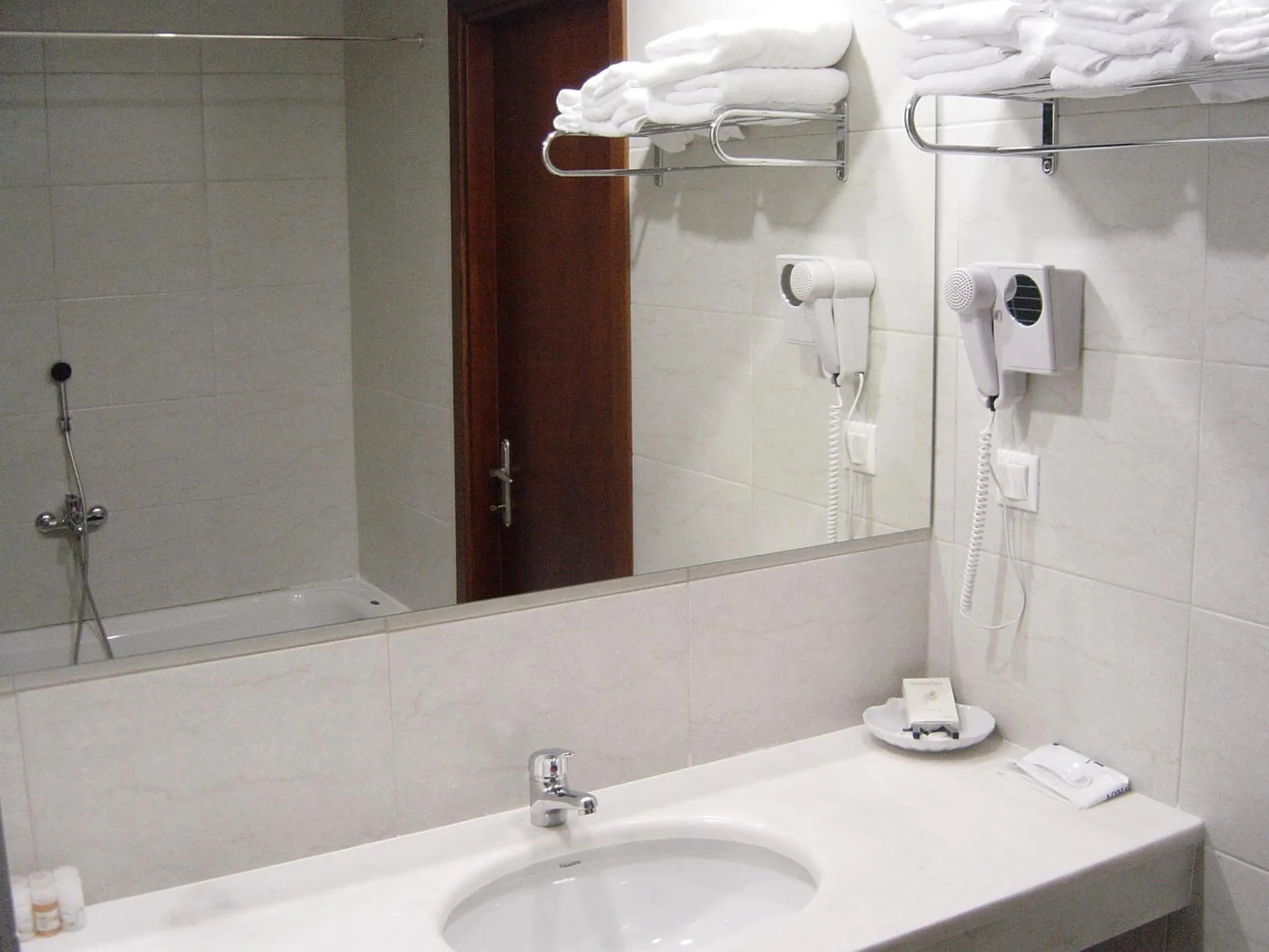 Bathroom in Achillio Hotel