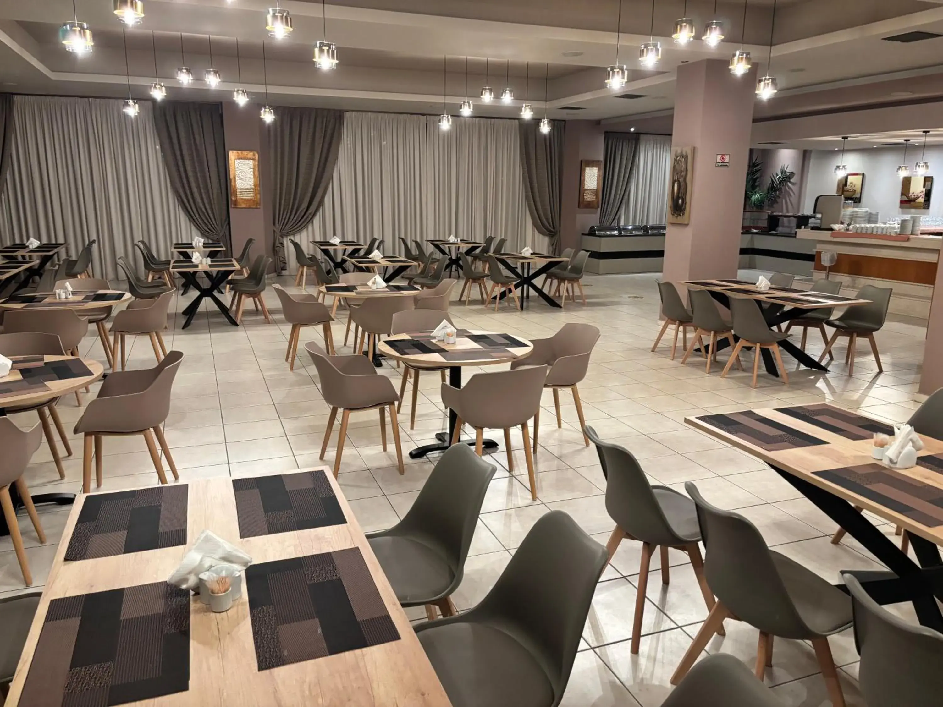 Restaurant/places to eat in Achillio Hotel Restaurant/places to eat in Achillio Hotel