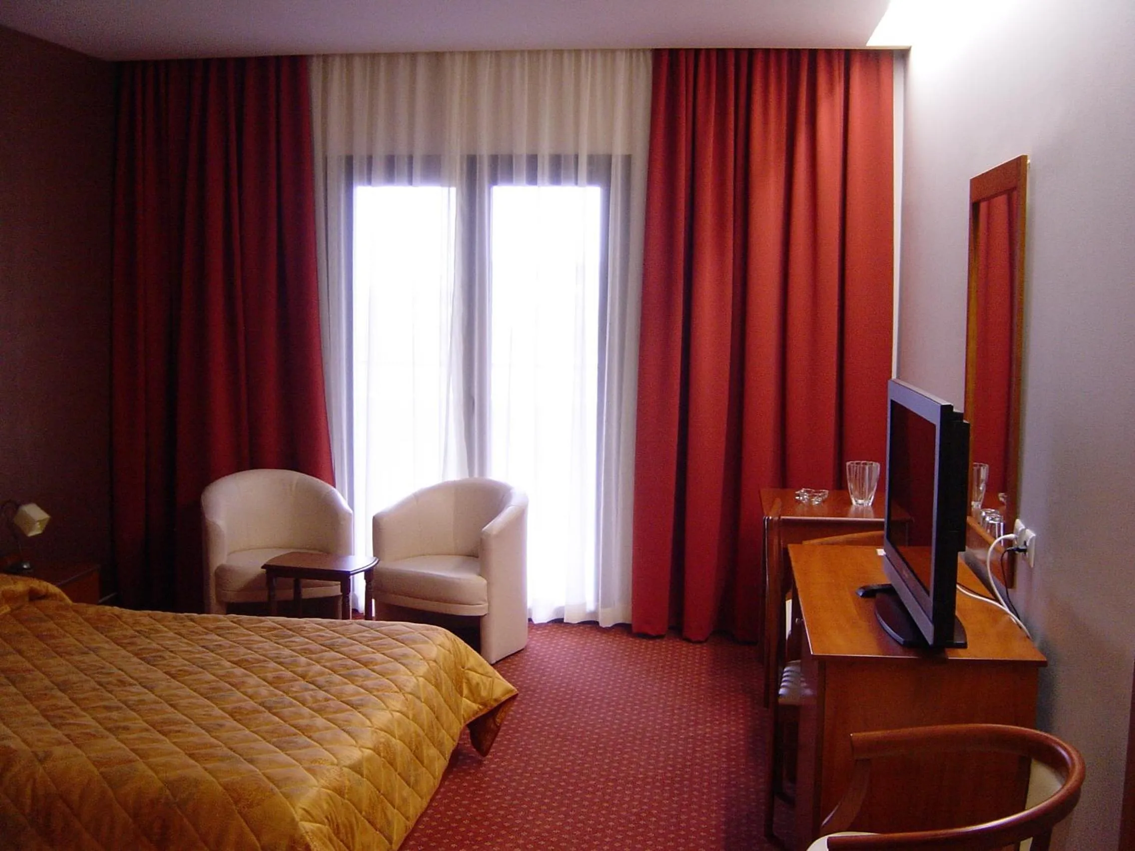 Photo of the whole room, Bed in Achillio Hotel