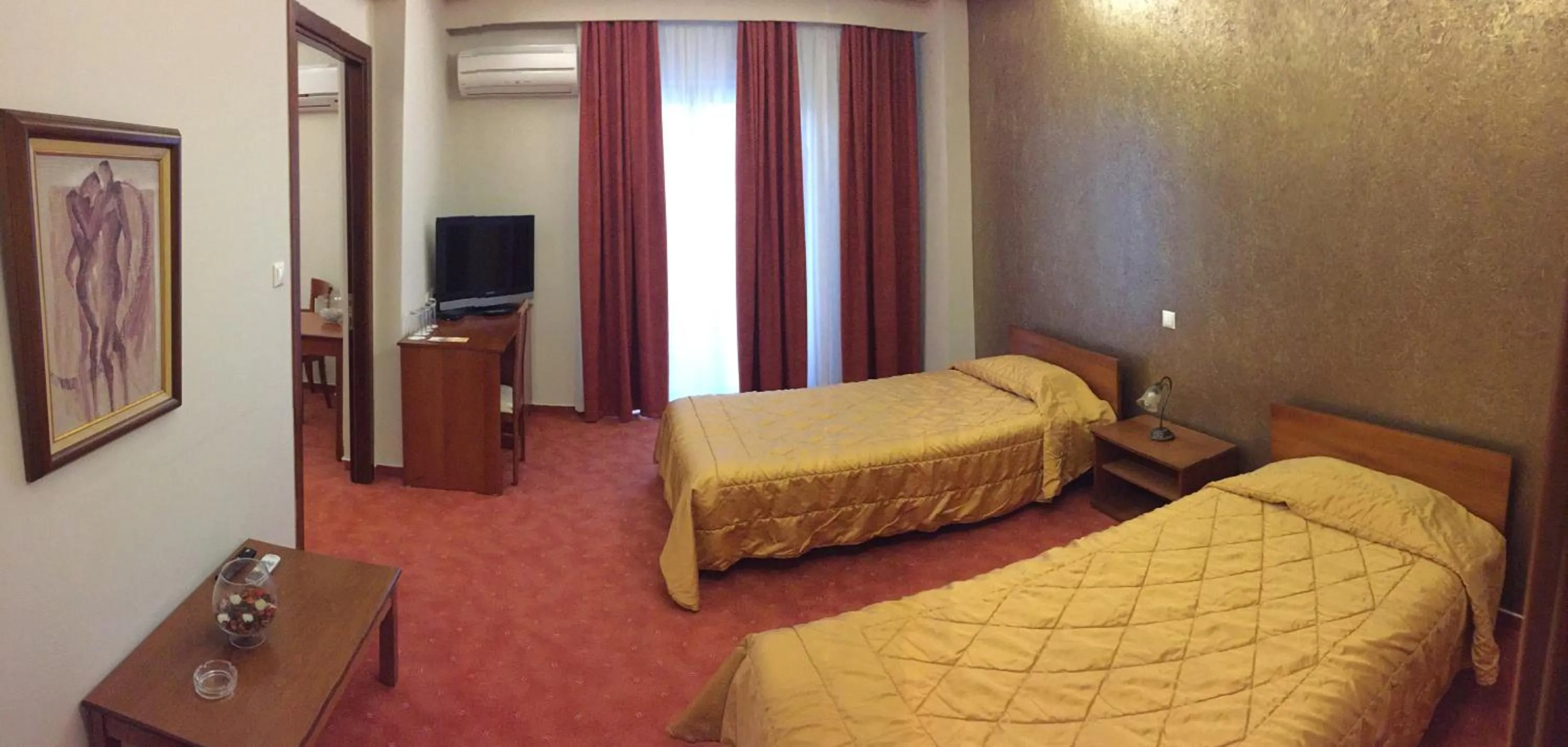 Photo of the whole room, Bed in Achillio Hotel