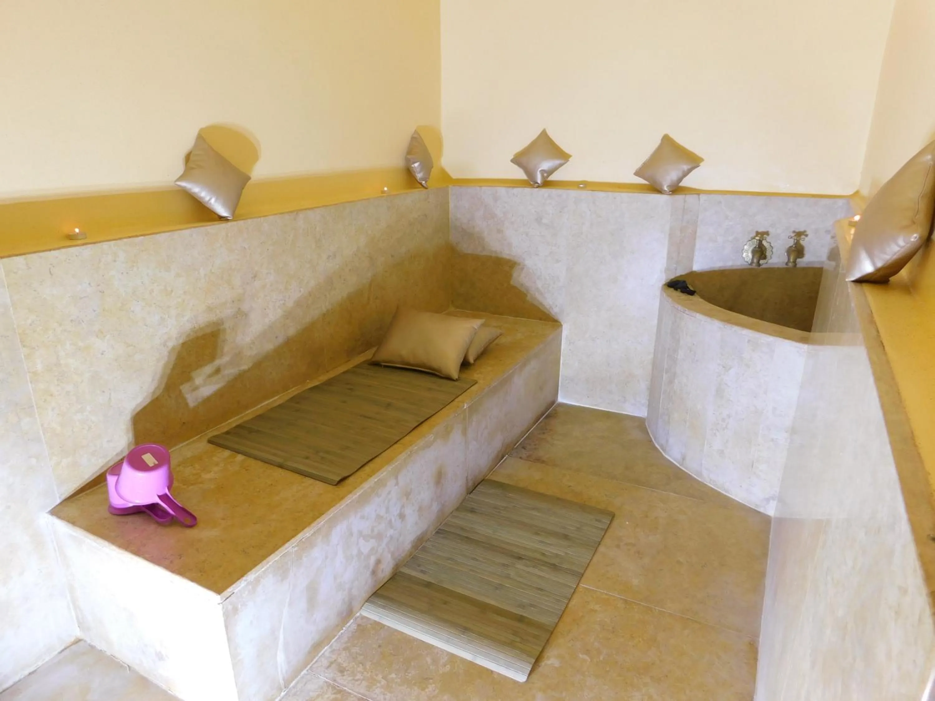 Steam room in New Bahia