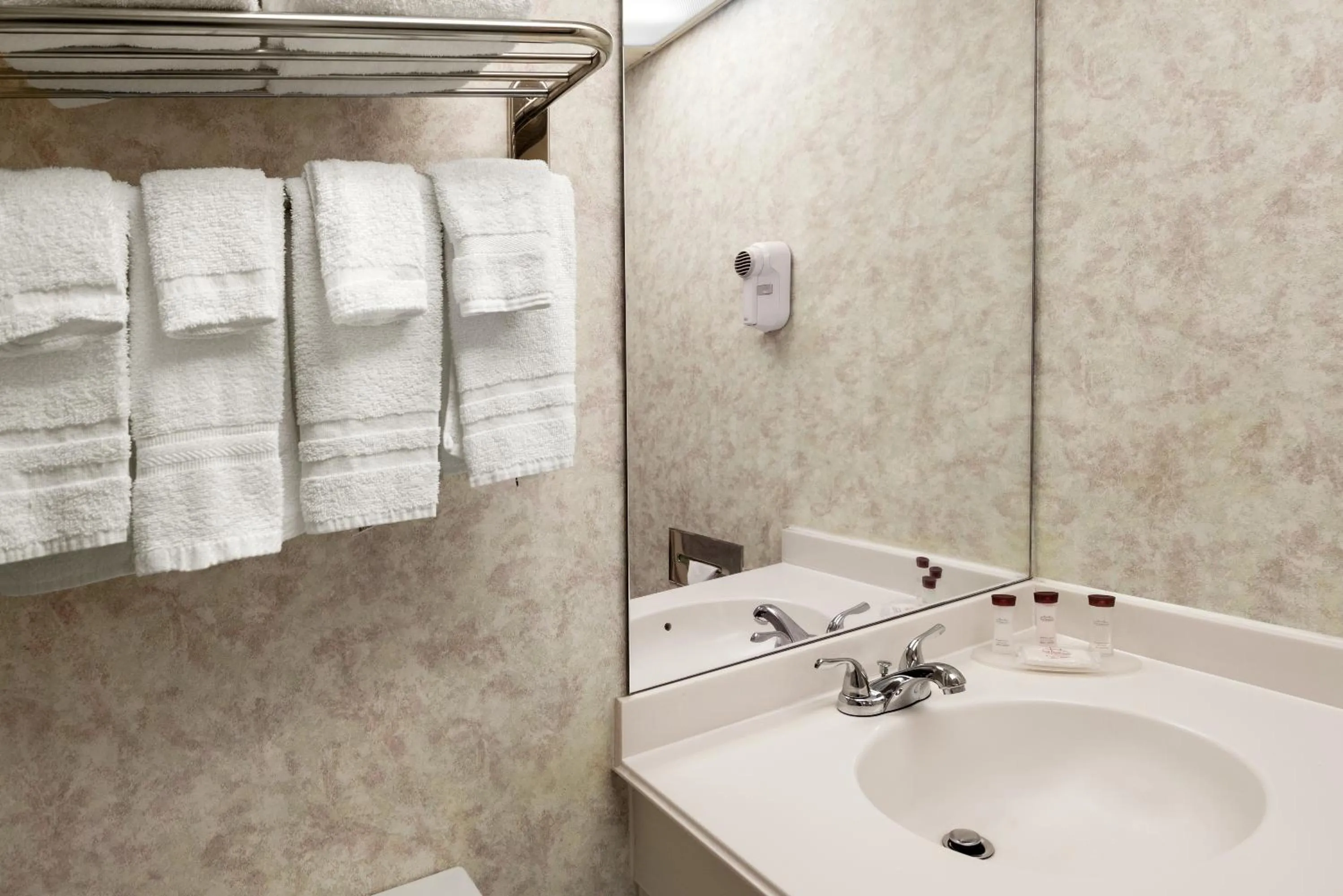 Bathroom in Space Coast Hotel Titusville-Kennedy Space Center