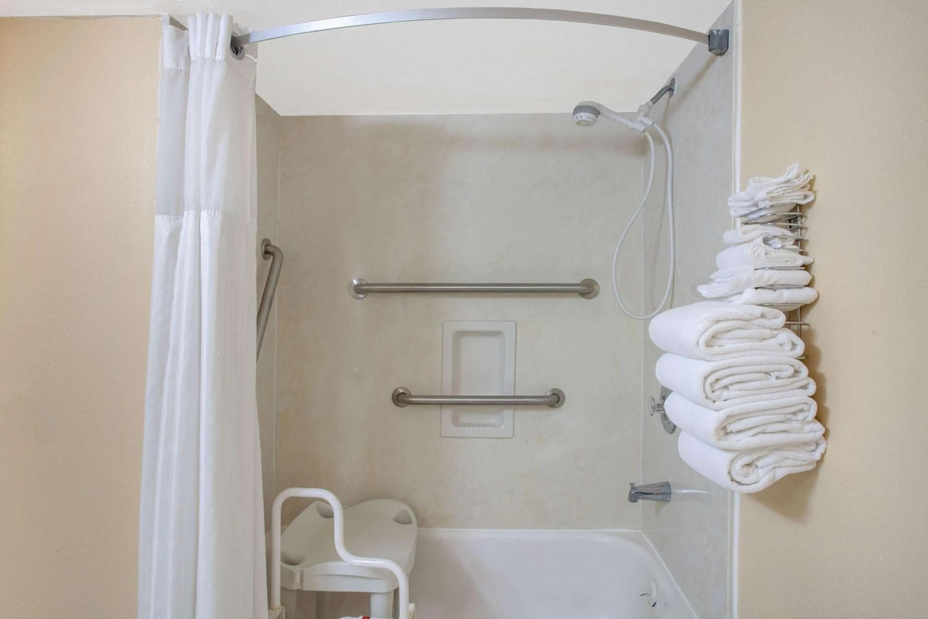 Bathroom in Space Coast Hotel Titusville-Kennedy Space Center