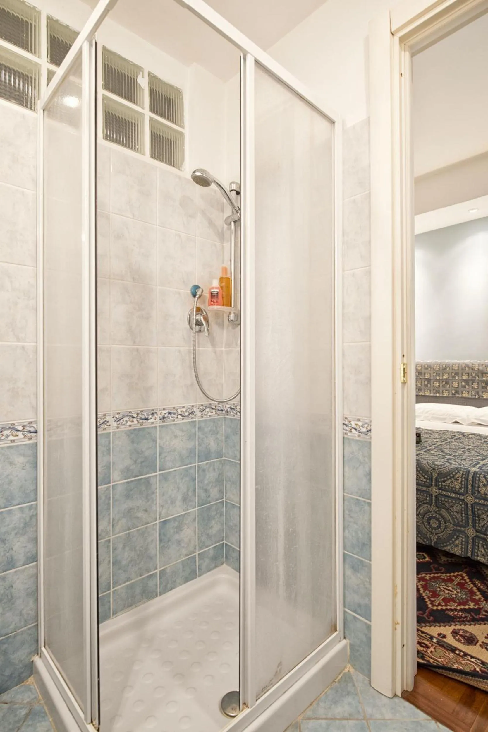 Shower in B&B Le Sibille