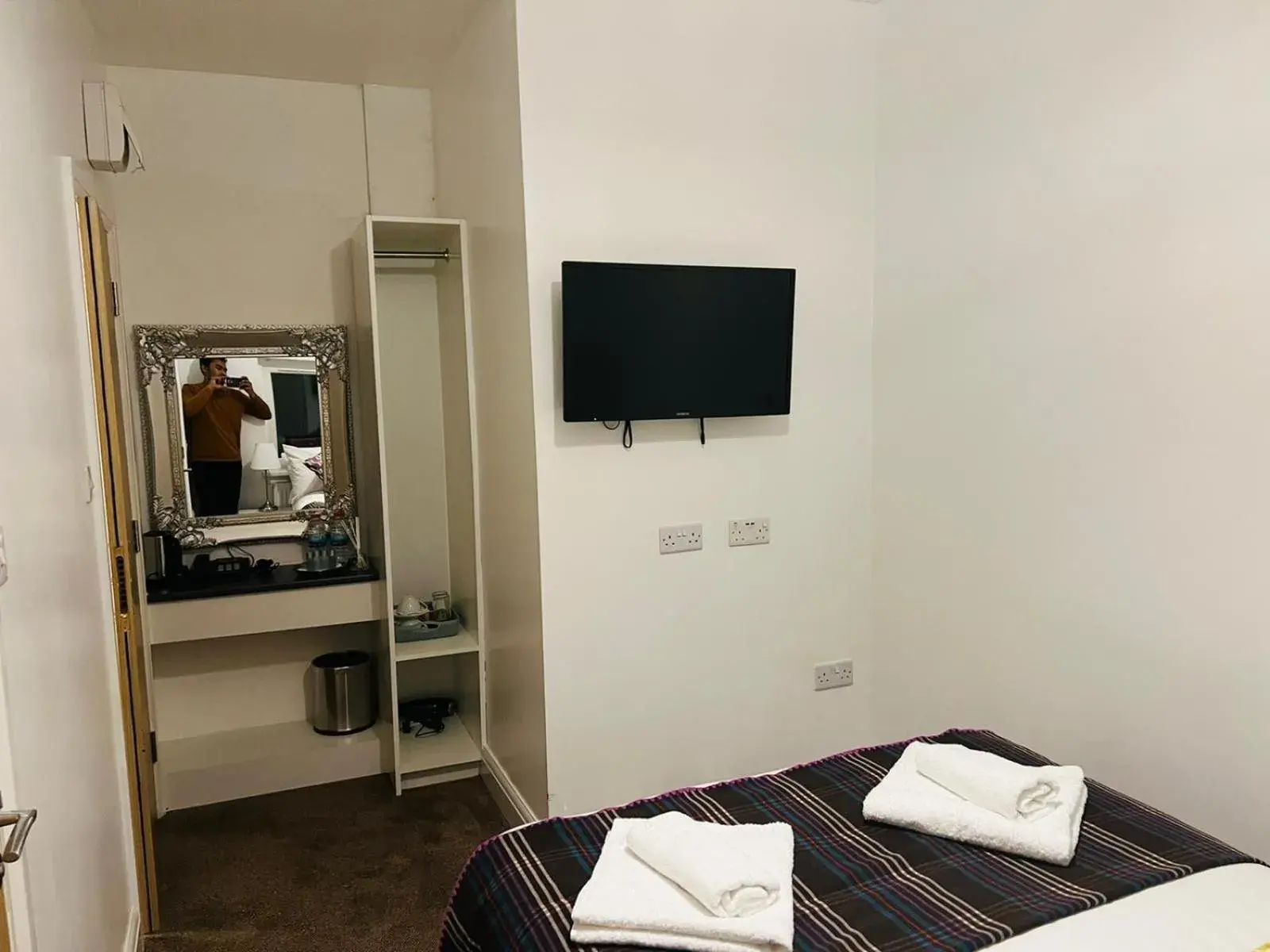 Deluxe Double Room - single occupancy in ATZ&H Inn Deluxe Double Room - single occupancy in ATZ&H Inn