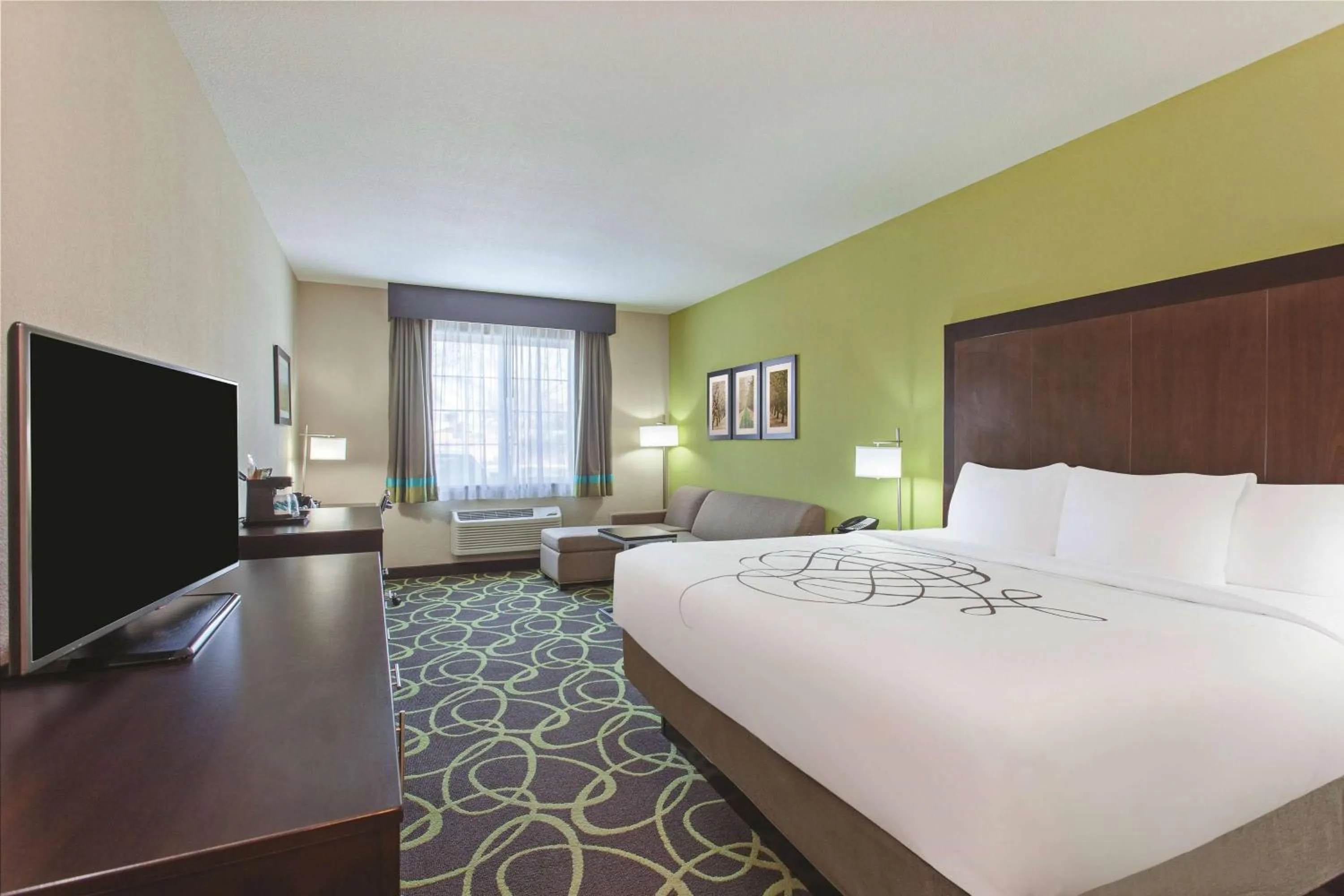 Photo of the whole room, Bed in La Quinta by Wyndham Los Banos