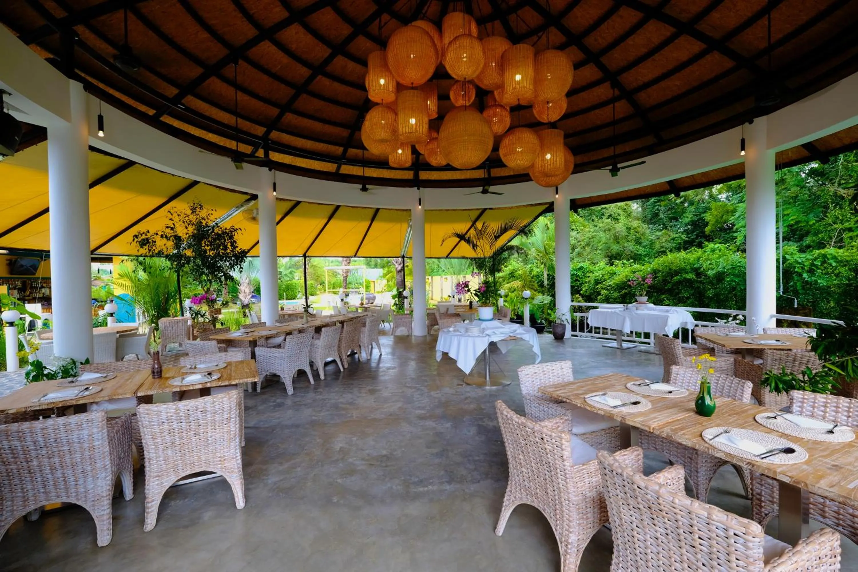 Restaurant/places to eat in Barong Resort