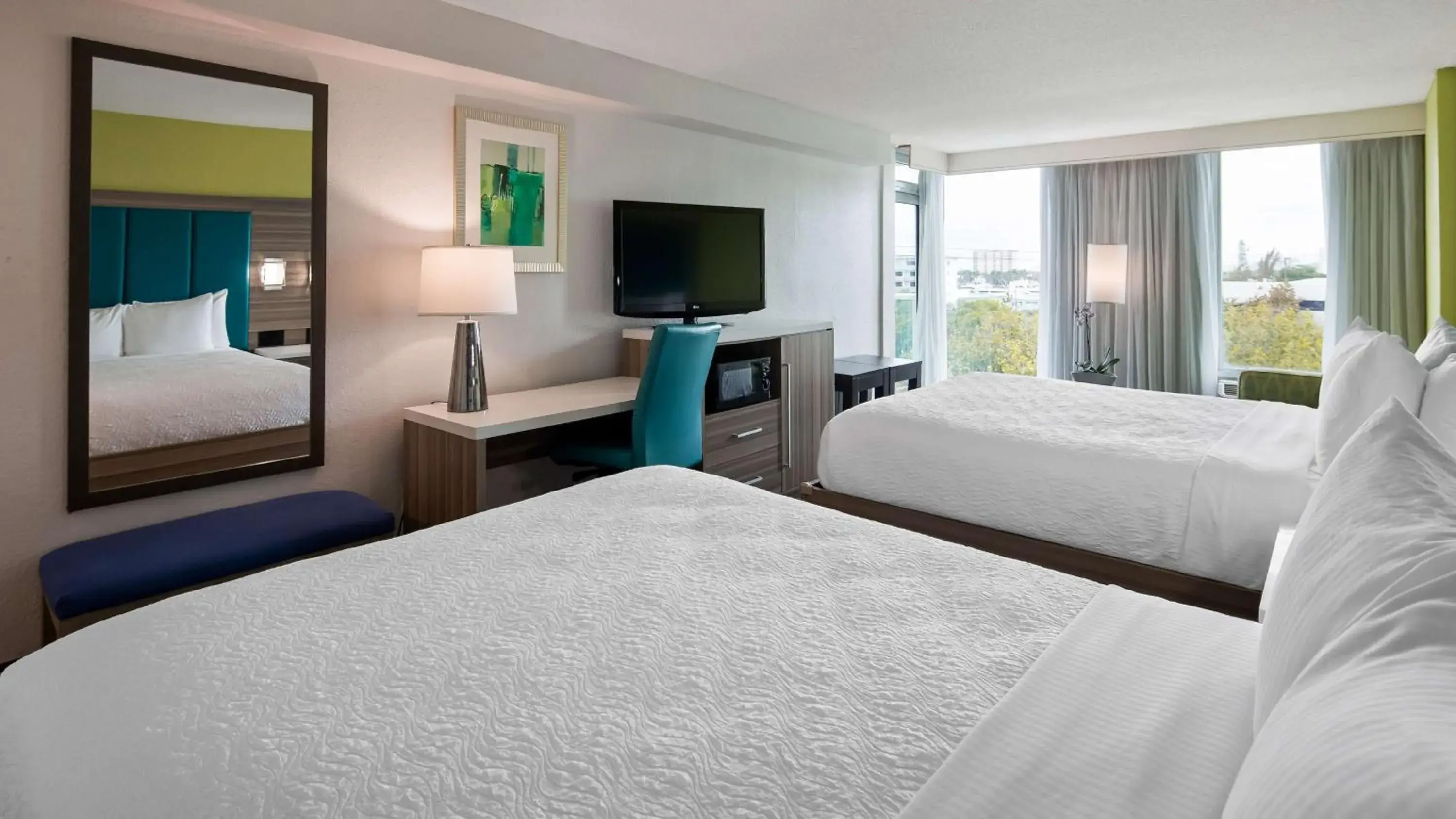 Bed in Best Western Plus Oceanside Inn Bed in Best Western Plus Oceanside Inn