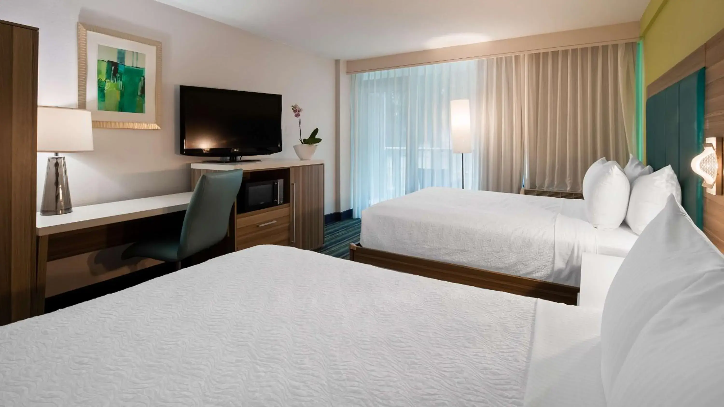 Bed in Best Western Plus Oceanside Inn Bed in Best Western Plus Oceanside Inn
