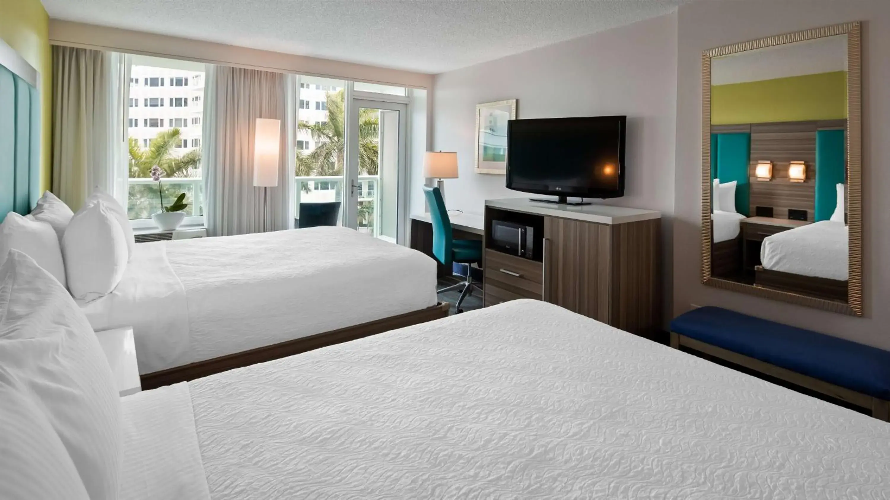 Bed in Best Western Plus Oceanside Inn Bed in Best Western Plus Oceanside Inn