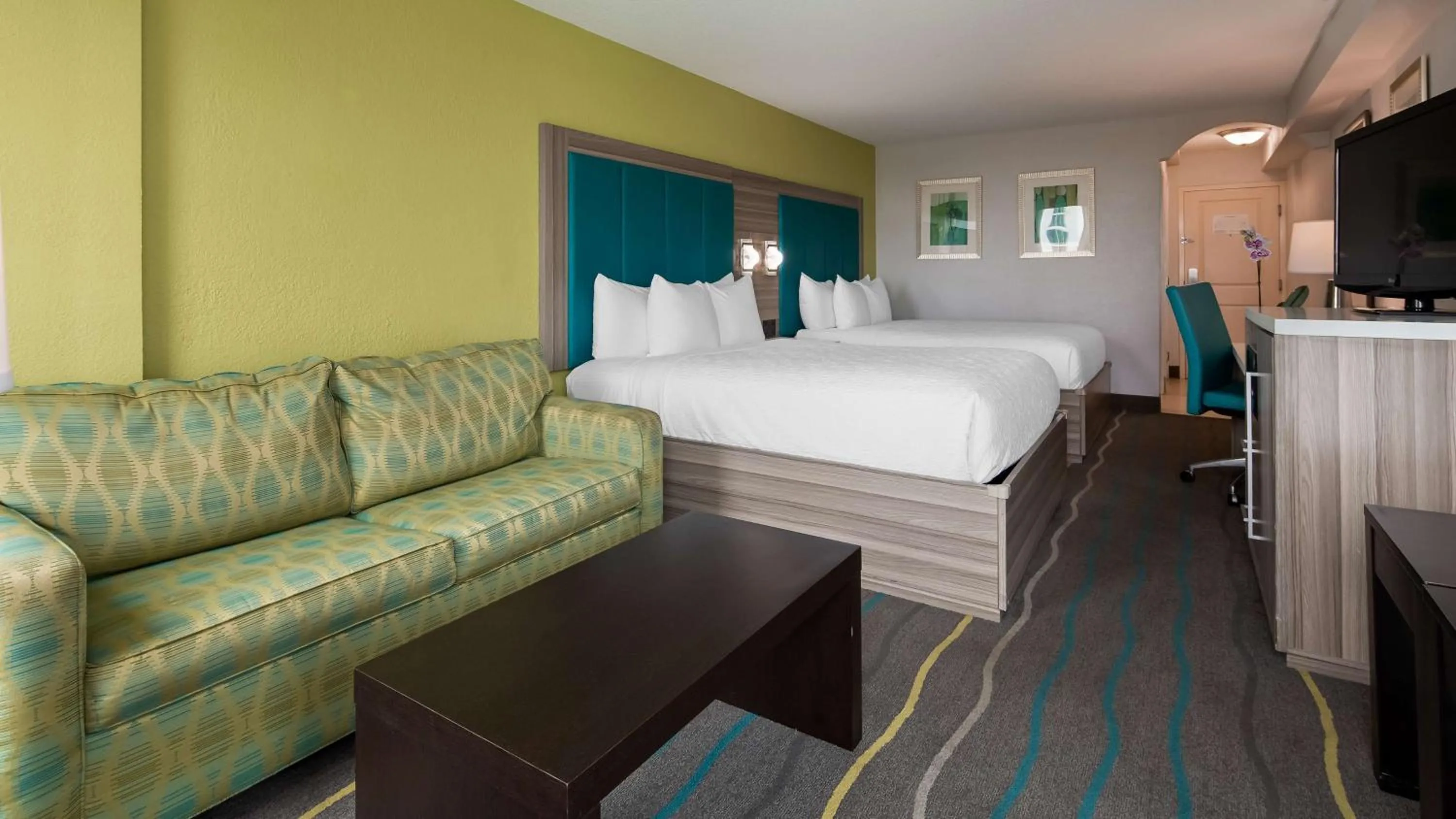 Photo of the whole room, Bed in Best Western Plus Oceanside Inn