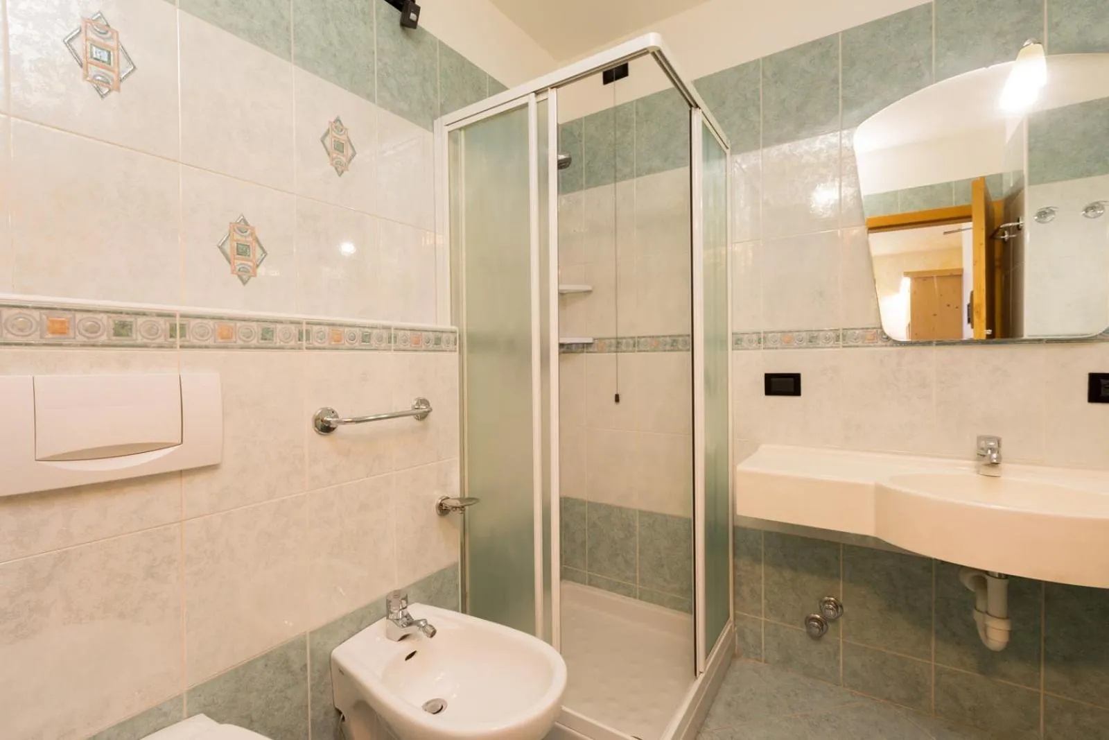 Shower in Hotel Pontiglia