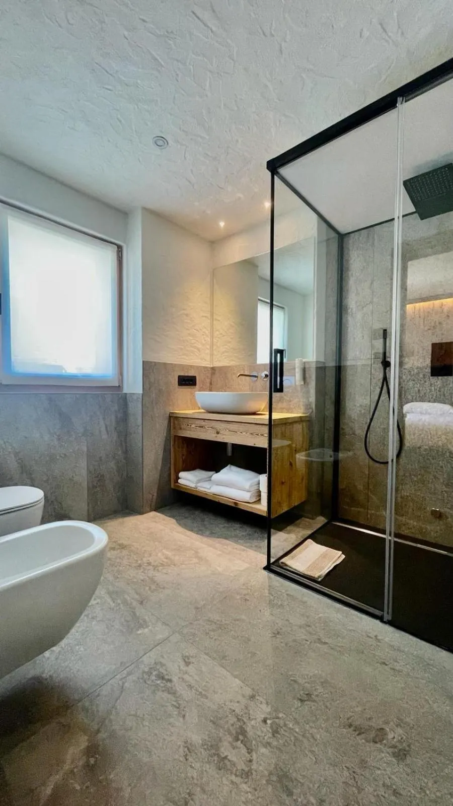 Shower in Hotel Pontiglia