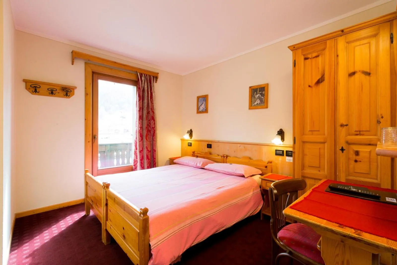 Bedroom, Bed in Hotel Pontiglia