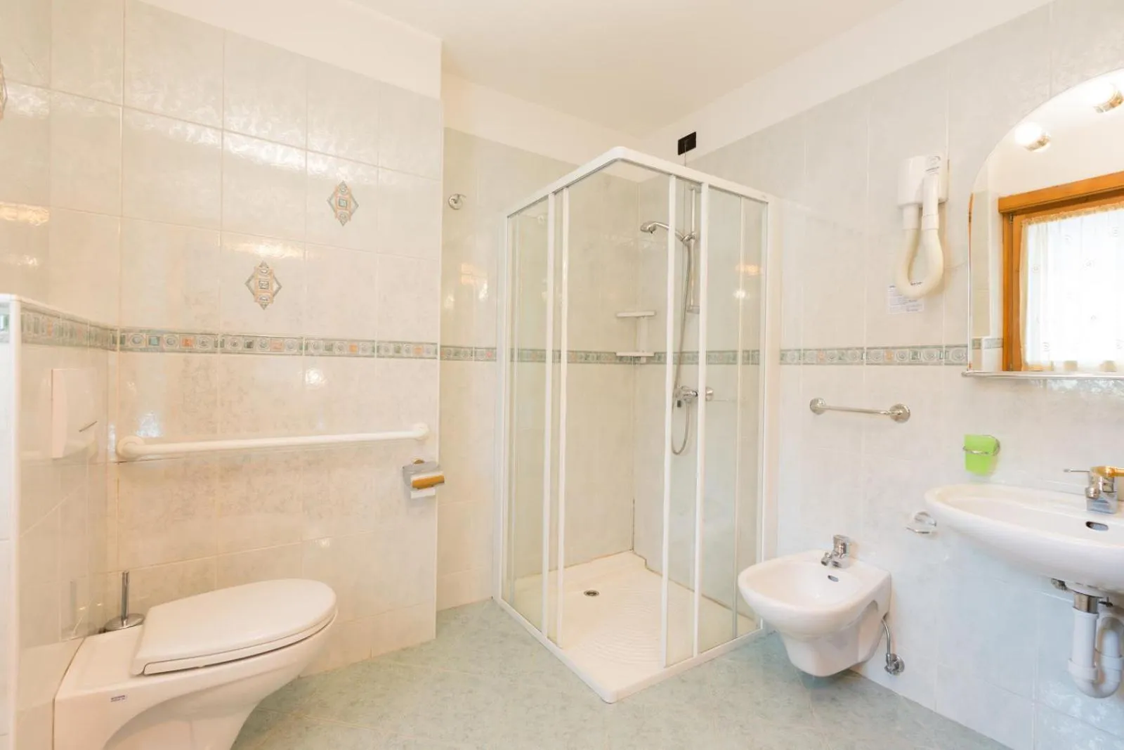 Shower in Hotel Pontiglia