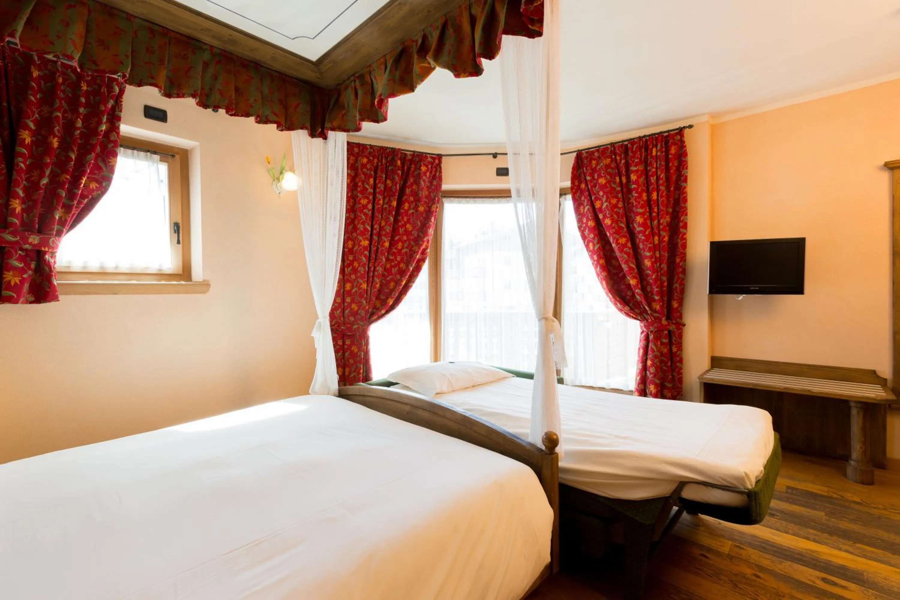 Bedroom, Bed in Hotel Pontiglia